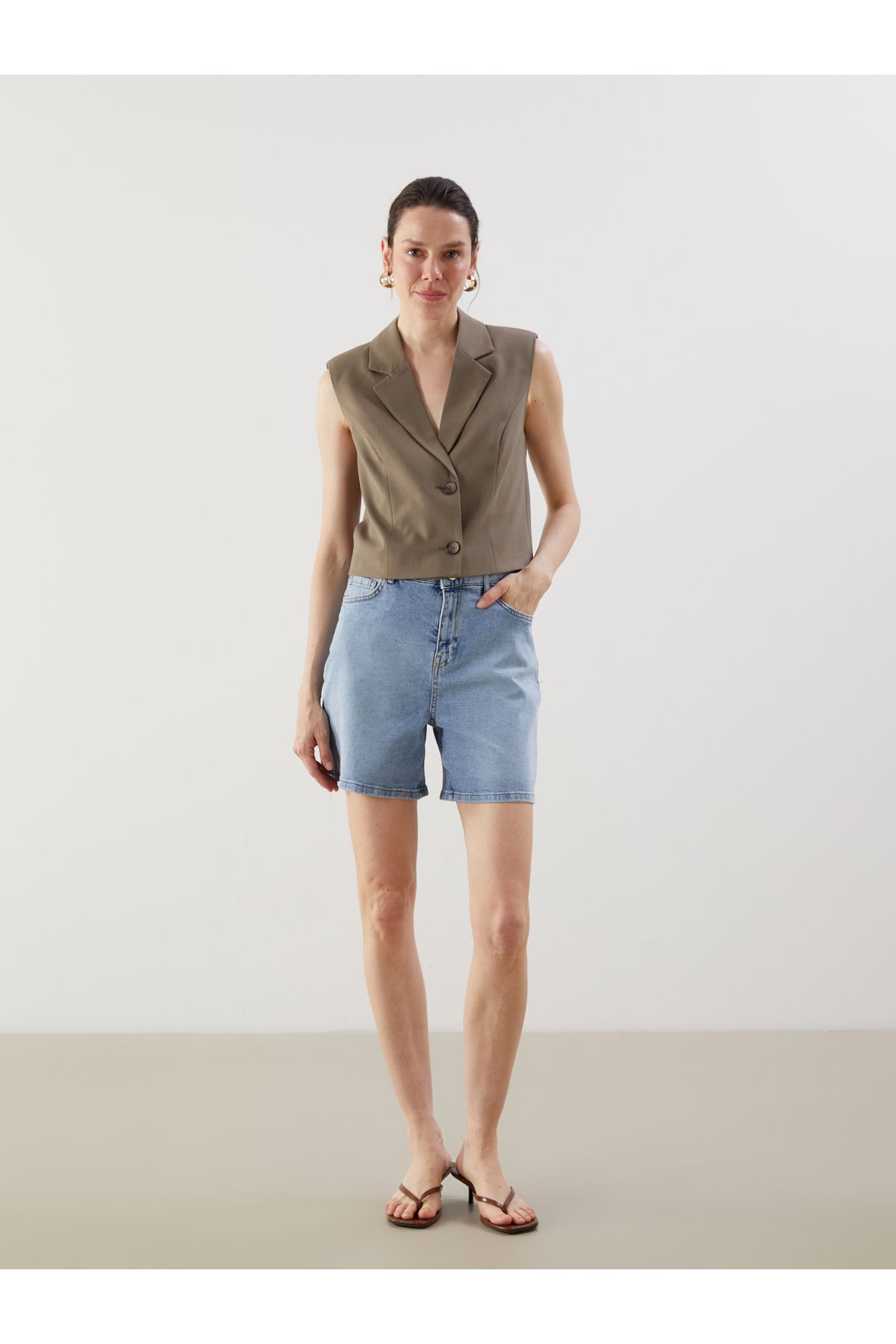 LC Waikiki Dar Fit Kadın Jean Şort