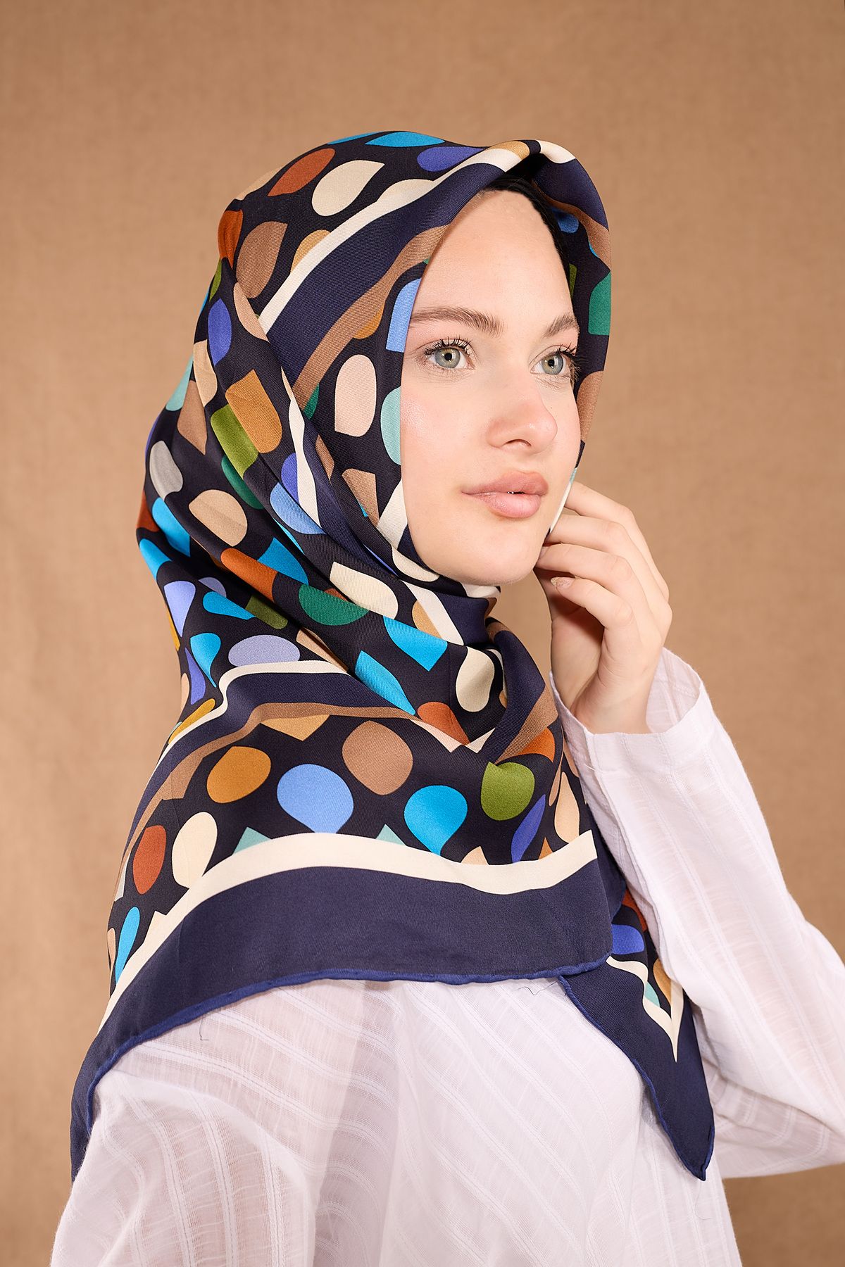 Akel DESENLİ FLOSSY SİLK EŞARP 94 x 94 Ebat