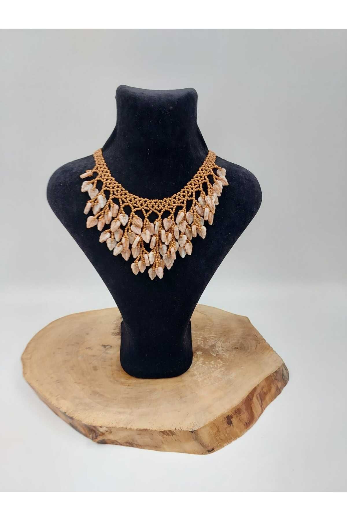 R G Handmade Design Kum Boncuklu ve Taş Yapraklı Sarmal Tasarım Kolye