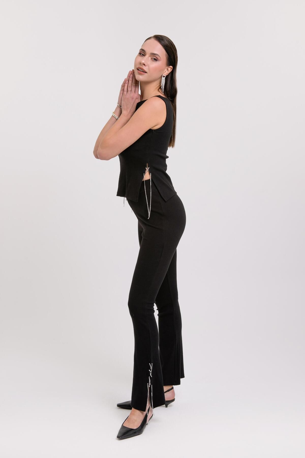AFLOOW Kadın Siyah Gümüş Taşlı Zincir Detaylı Yırtmaçlı Örme Pantalon