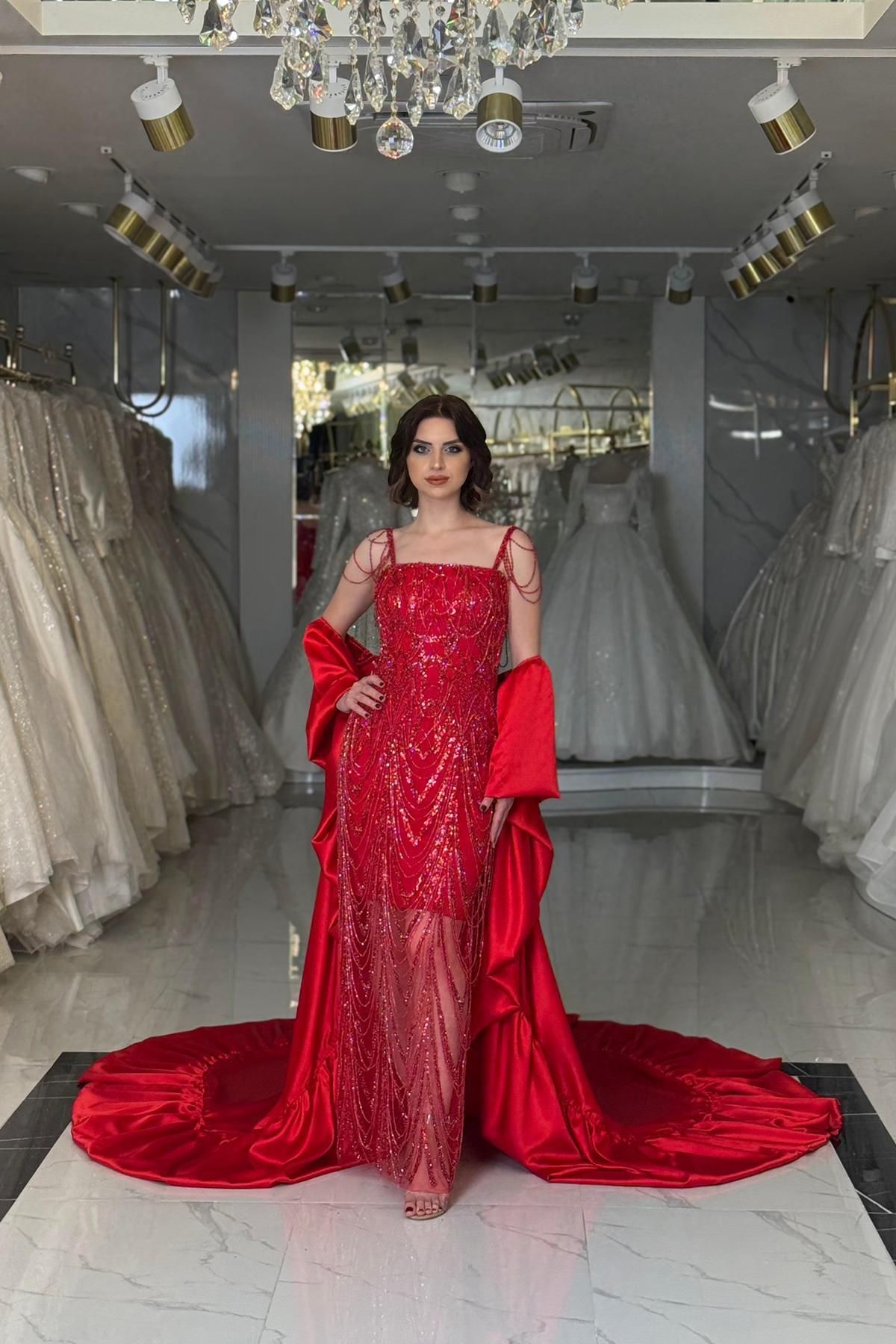 Yonca Moda Evi Kırmızı Saten Pelerinli After Elbisesi 7994