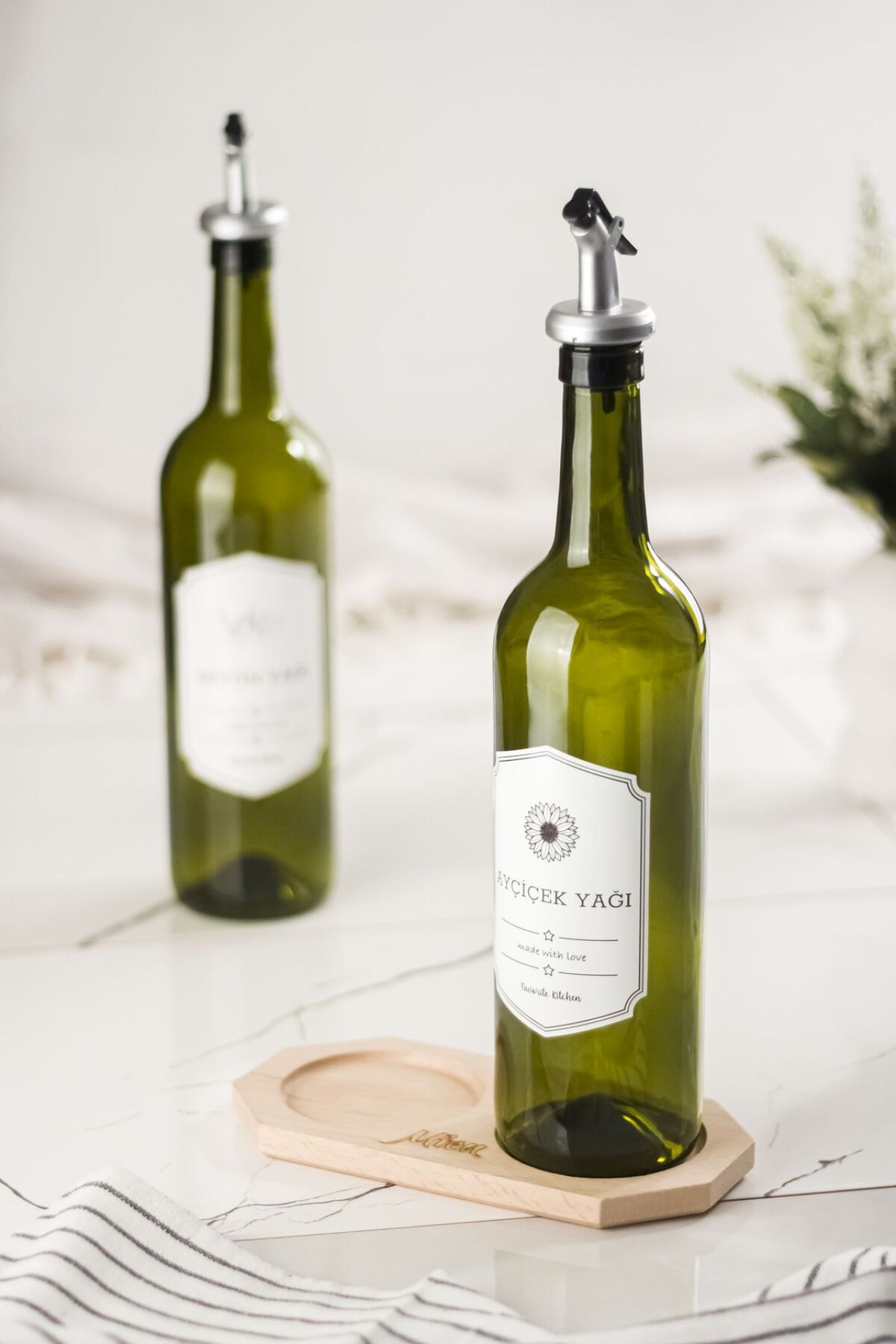 Lunelia Home Bambu Standlı 2'li 750 ml Zeytinyağı & Sıvı yağ Şişesi Seti (Damlatmaz)