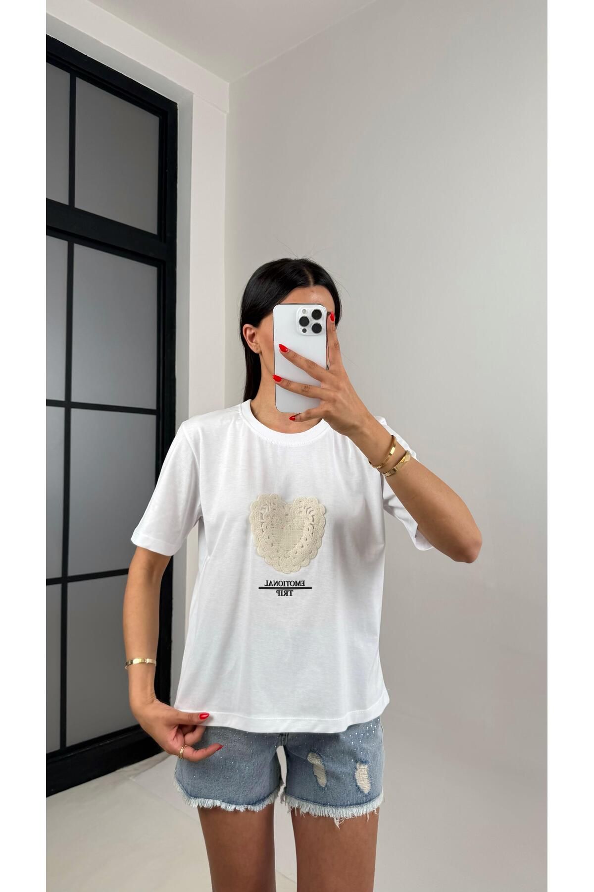 Gaus Beyaz Kalp Nakışlı Tshirt Gaus00505