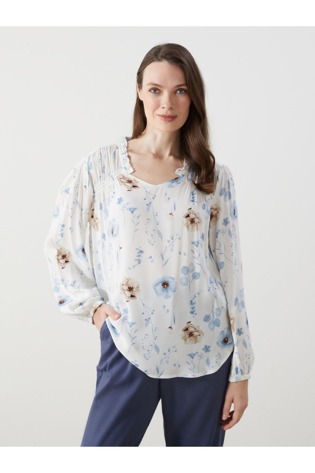 LC Waikiki Regular Fit Fırfırlı Çiçekli Kadın Bluz