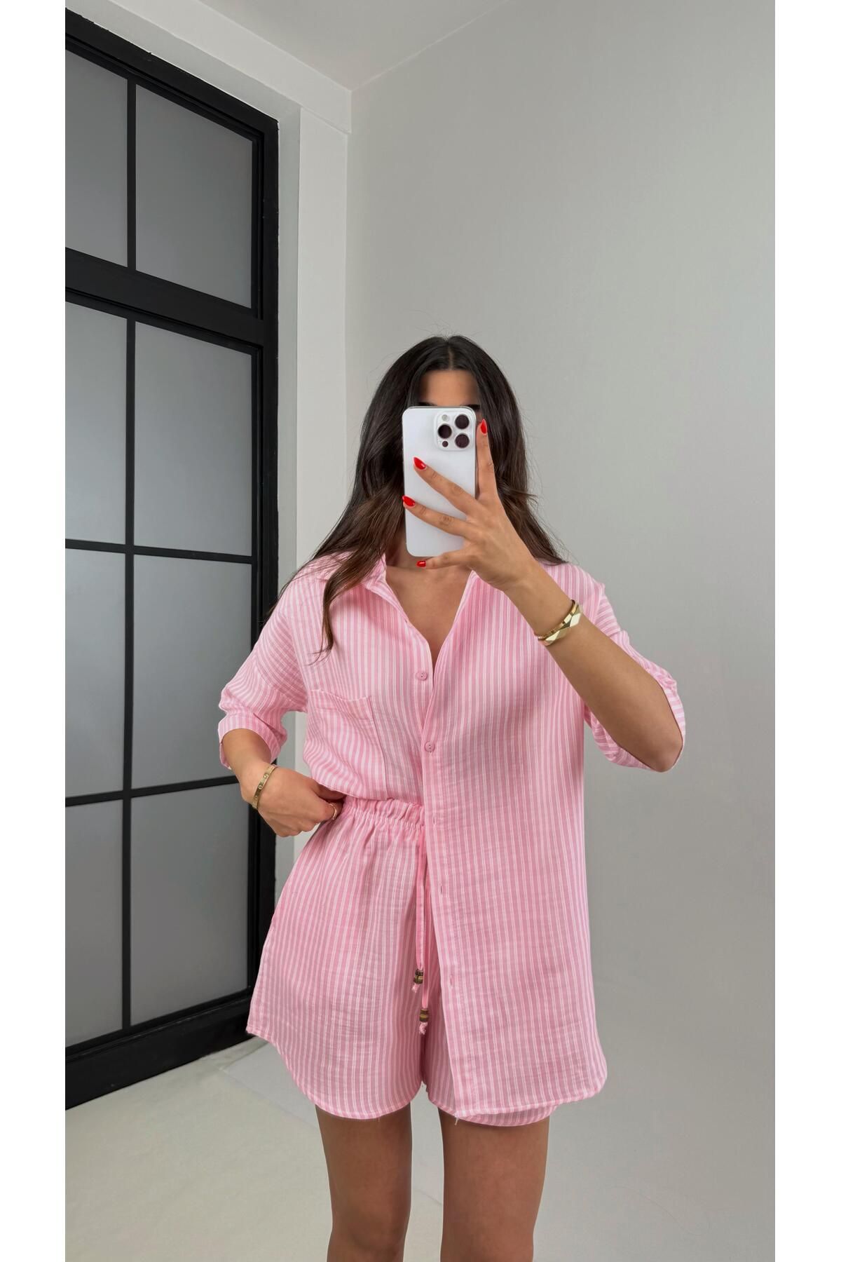 Gaus Pembe Beyaz Şeritli Cep Detaylı Gömlek Şortlu Müslin Takım Gaus00491