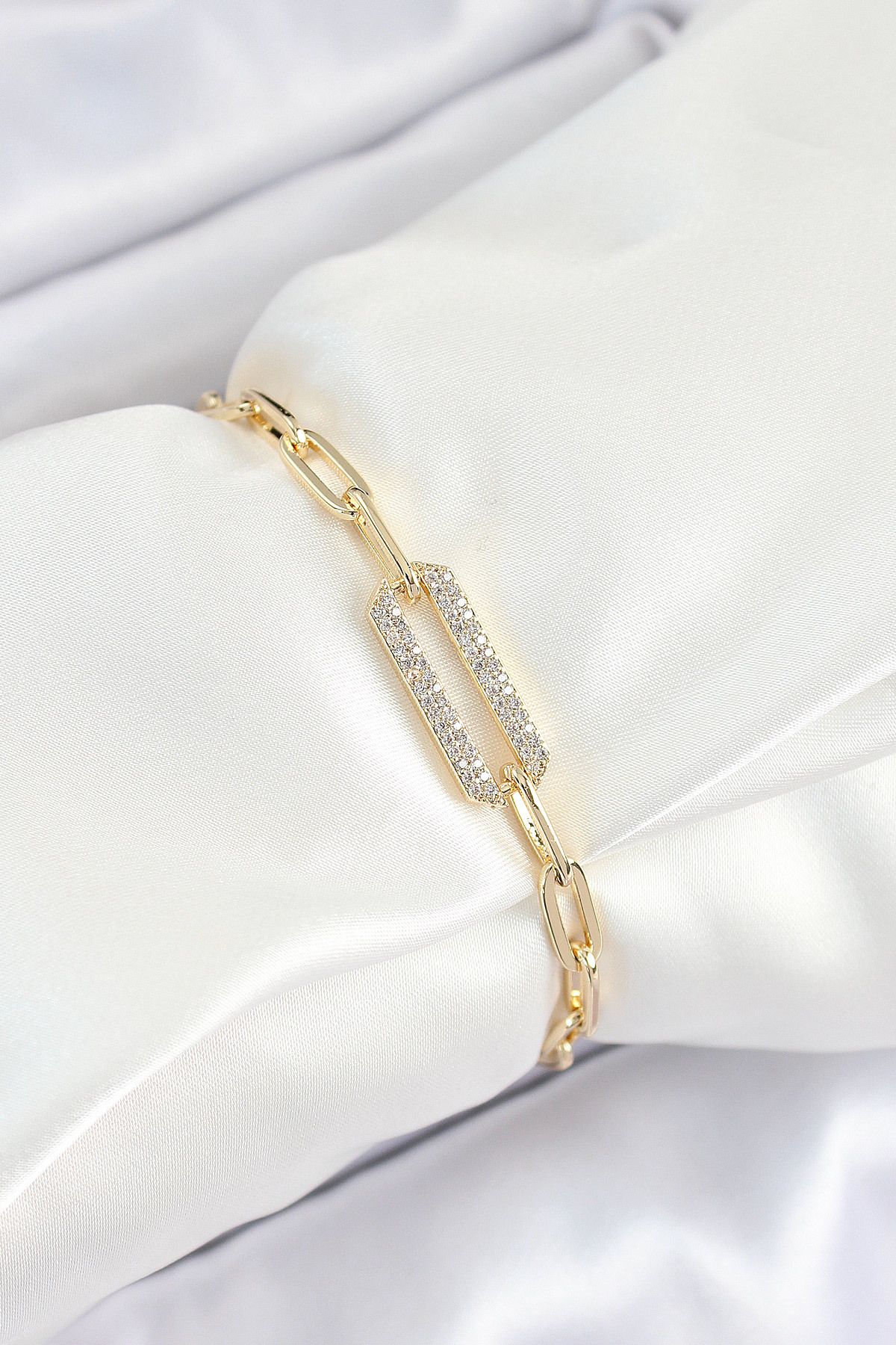 Clariss Pirinç Dikdörtgen Model Zirkon Taşlı Gold Renk VİP Seri Kadın Bileklik