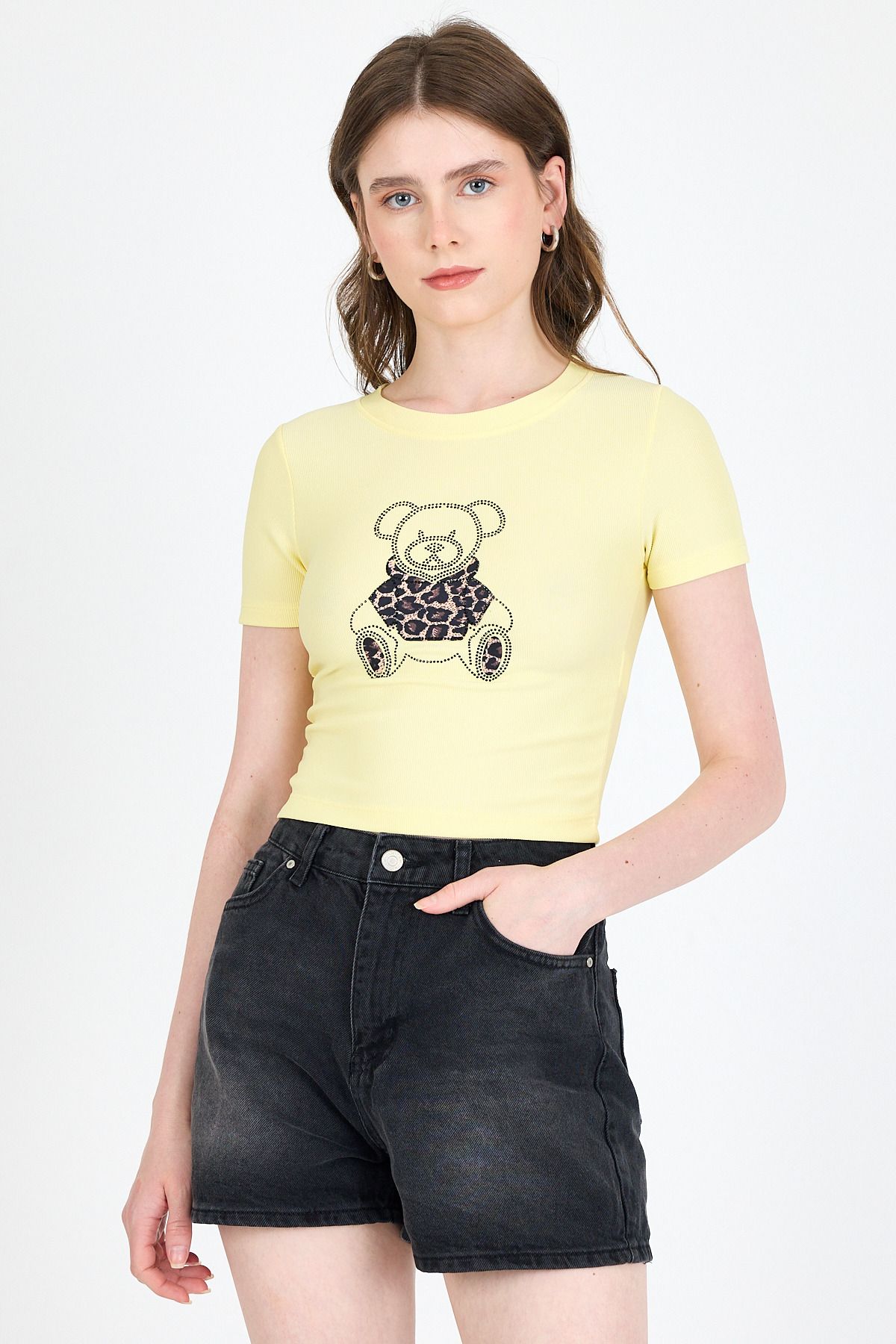 Rays Sarı Ayıcık Baskılı Leopar Detaylı Slim Fit Crop Tişört 0549