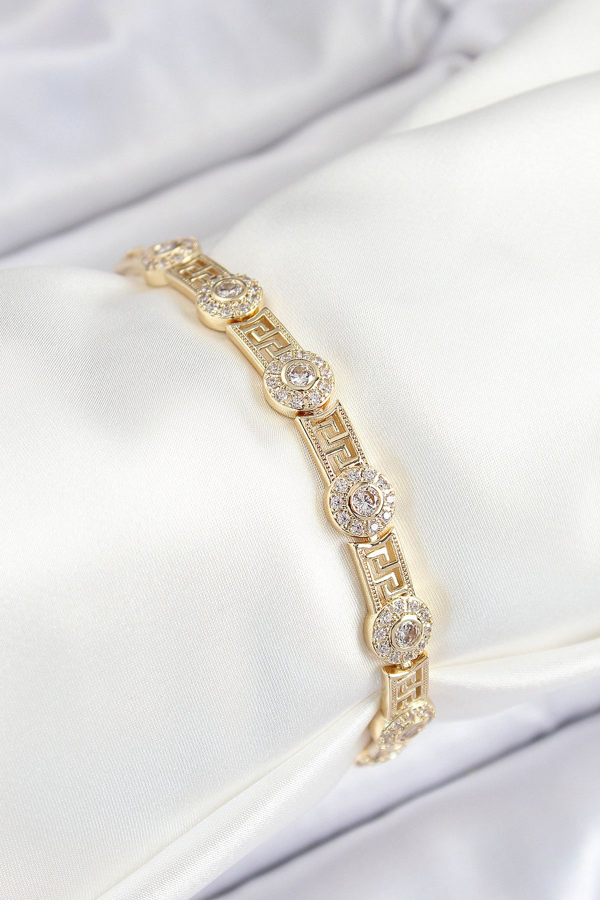 Clariss Pirinç Greg Model Zirkon Taşlı Gold Renk VİP Seri Kadın Bileklik