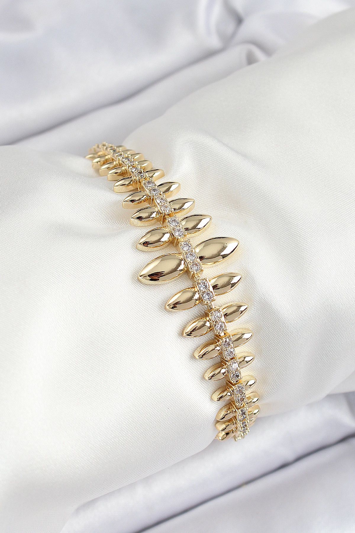 Clariss Pirinç Kurşun Model Zirkon Taşlı Gold Renk VİP Seri Kadın Bileklik