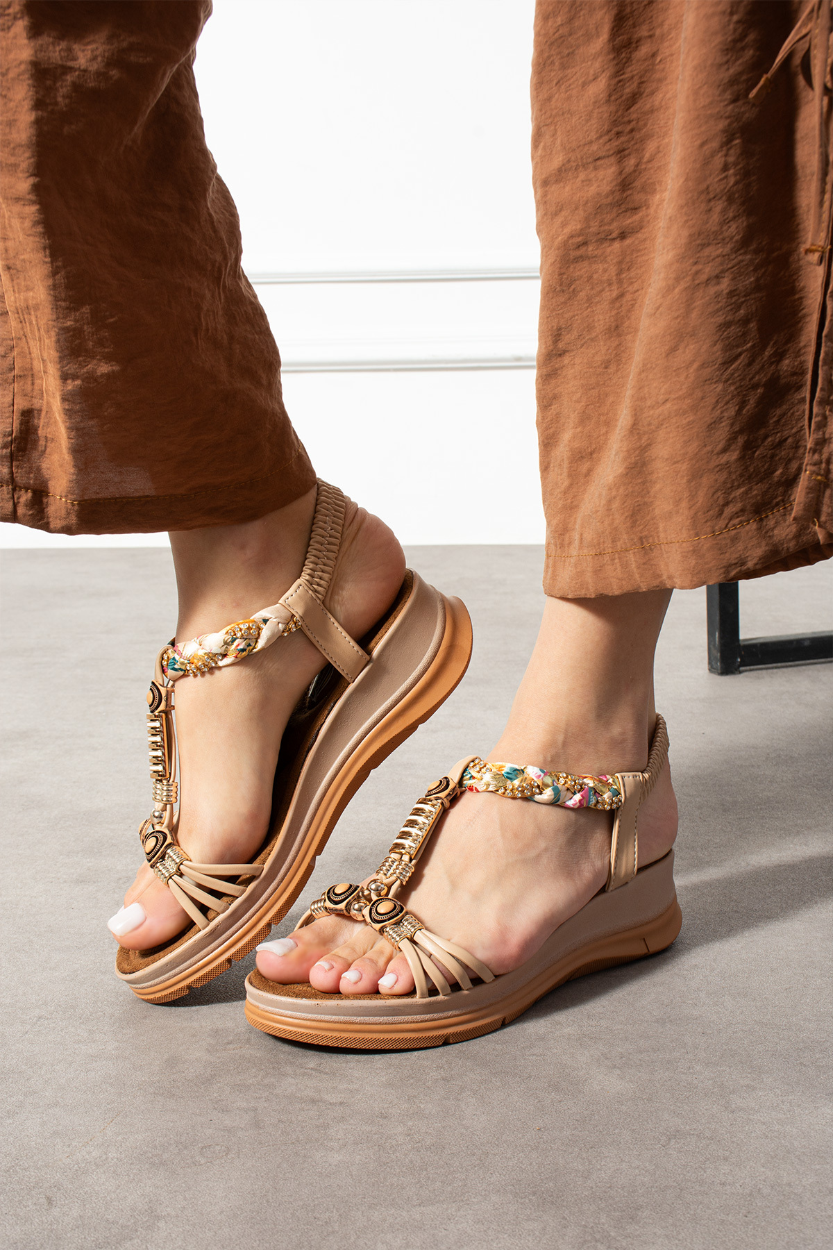 Ayax  Bej Biyeli Günlük Aksesuarlı Kadın Sandalet - Görsel 4