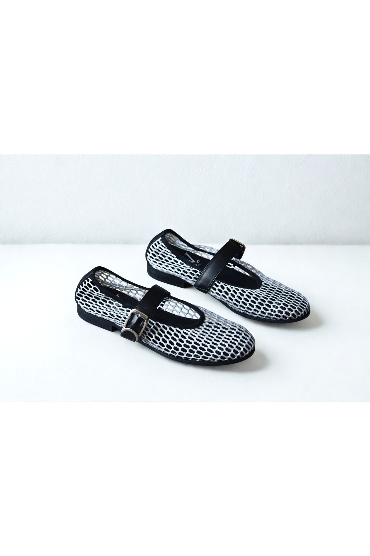 NEVE SHOES Beyaz File Simli Tek Bantlı Yuvarlak Burun Şık ve Rahat Günlük Babet