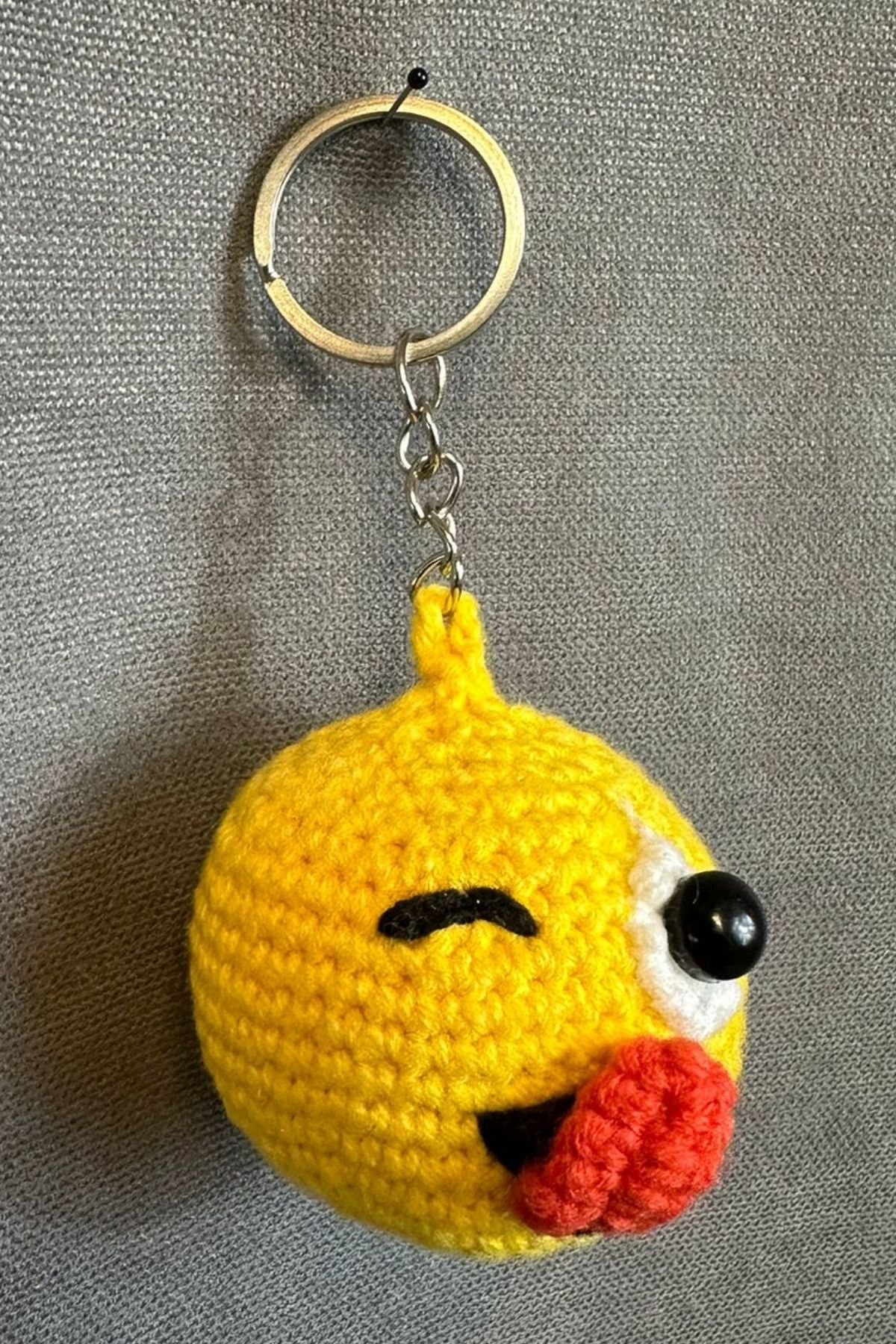 Uretti-- Tuğba 9352 0689 Handmade Knitted Tongue Out Emoji Model Keychain 3