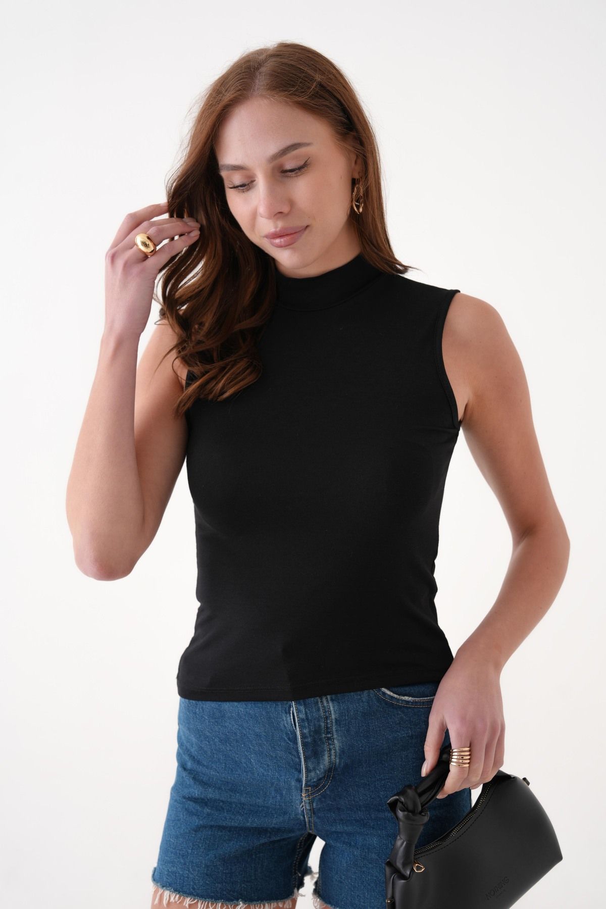 SHEMALL LUXURY Dik Yaka Siyah Yarım Balıkçı Kolsuz Body Bluz 25510