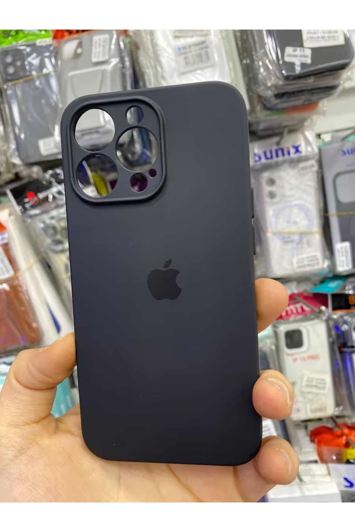 Soffany İPHONE 13 PRO UYUMLU LOGOLU LANSMAN İÇİ KADİFE KILIF