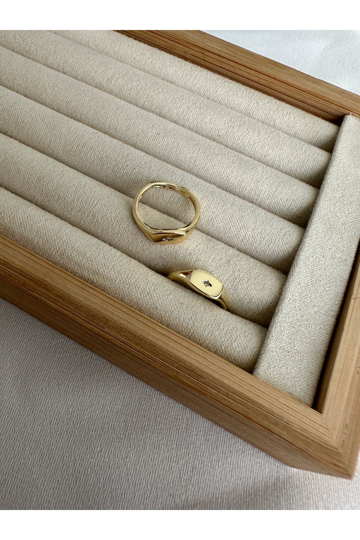 ringbox Gold Minik Taşlı Serçe Parmak Yüzüğü