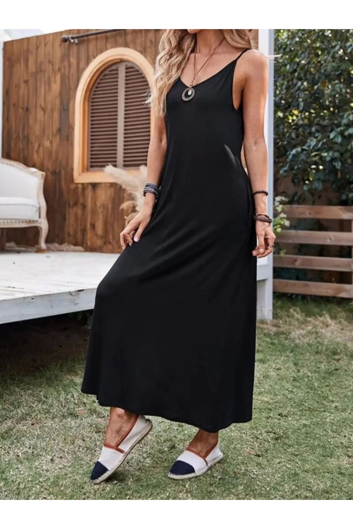 Butik Kadın Ip Askılı Derin Geniş V Yakalı Uzun Viskon Elbise