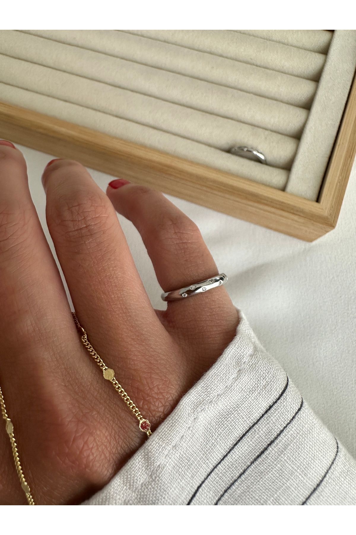 ringbox Gümüş Renkli Taşlı Serçe Parmak Yüzüğü