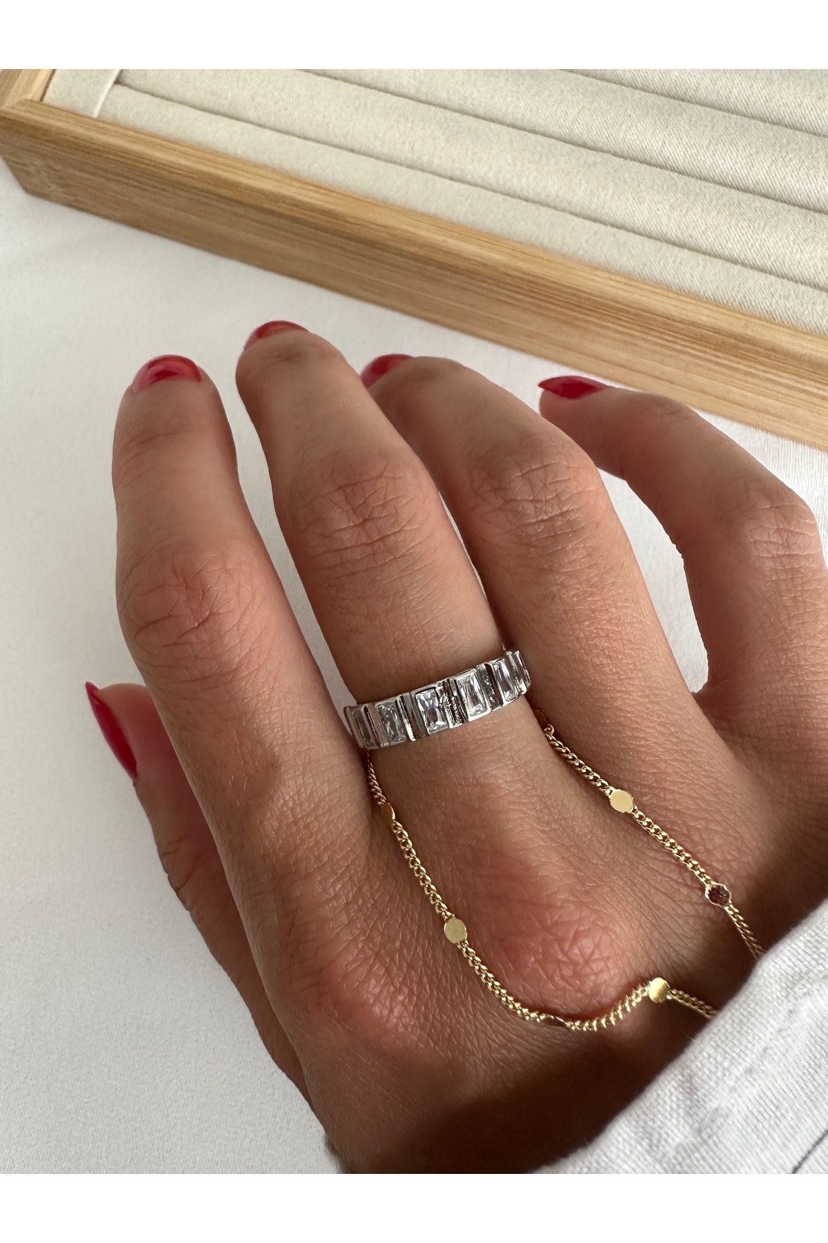 ringbox-Silver Colored Rectangular Row Ring 4
