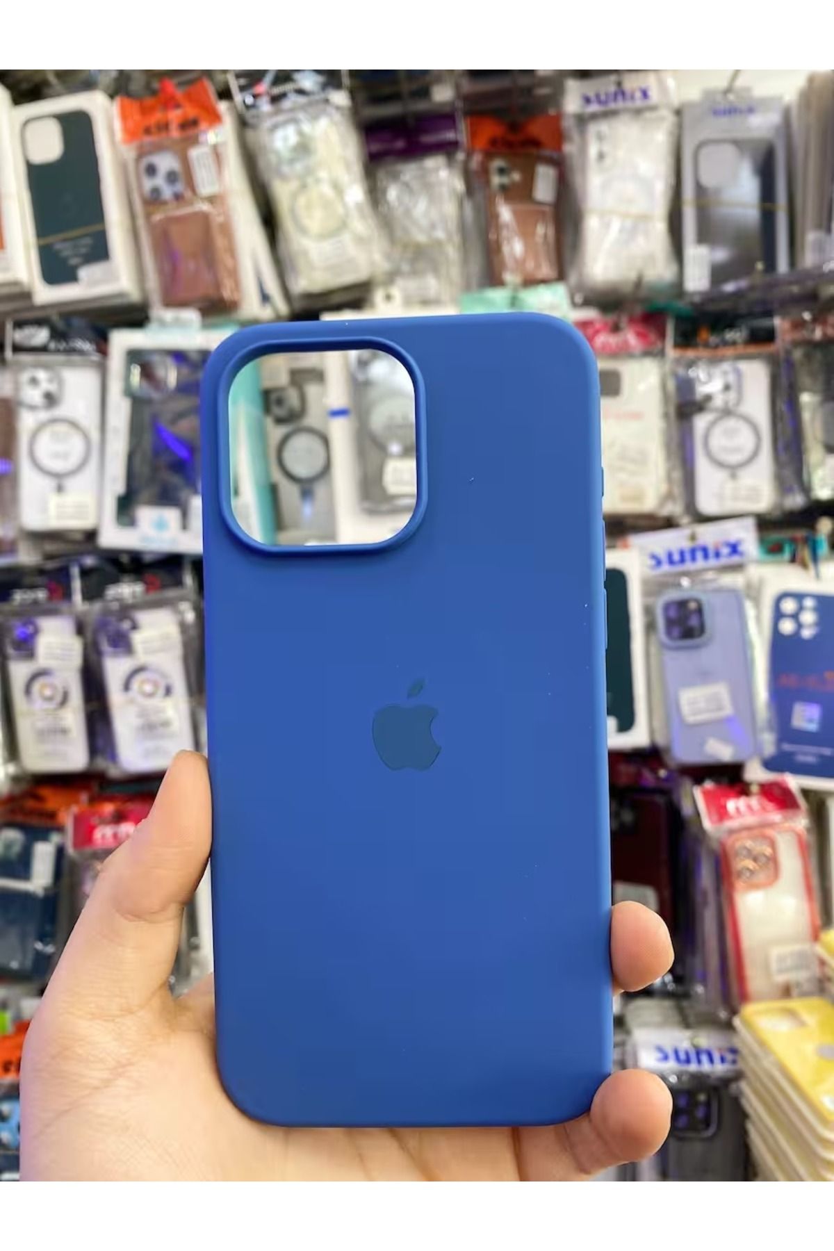 Soffany İPHONE 15 PRO UYUMLU LOGOLU LANSMAN İÇİ KADİFE KILIF