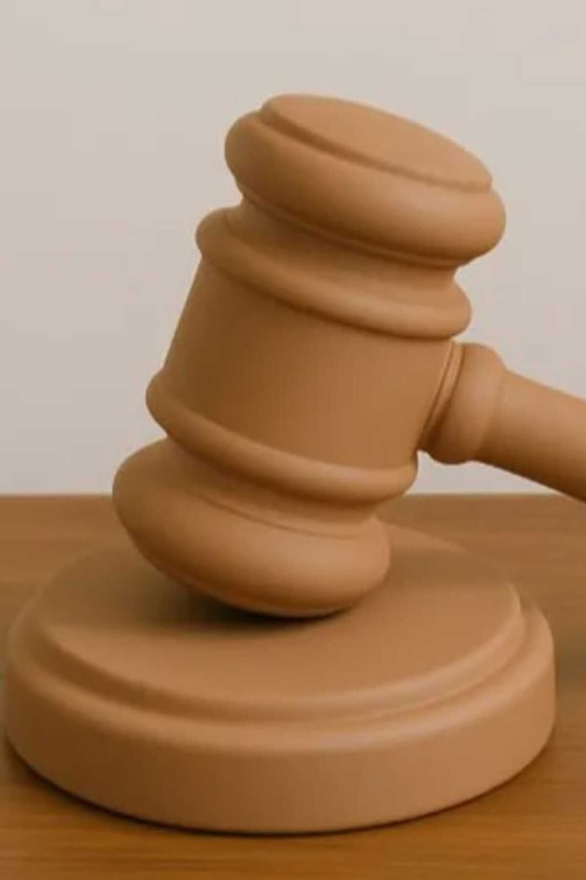 ValoriaConcept ⚖️ Hakim Tokmağı ve Altlığı – 3D Baskı Dekoratif Set | Yargı Temalı Masa Üstü Aksesuarı