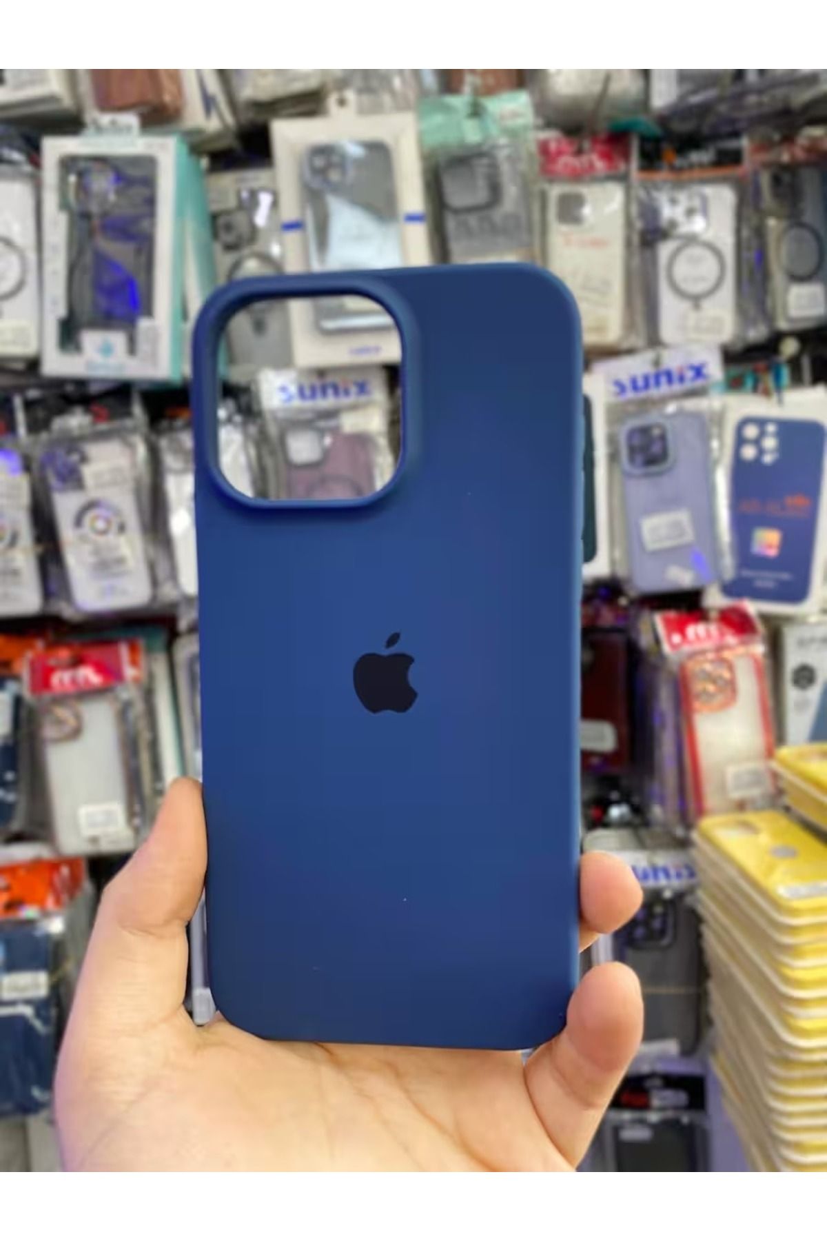 Soffany İPHONE 15 PRO MAX UYUMLU LOGOLU LANSMAN İÇİ KADİFE KILIF