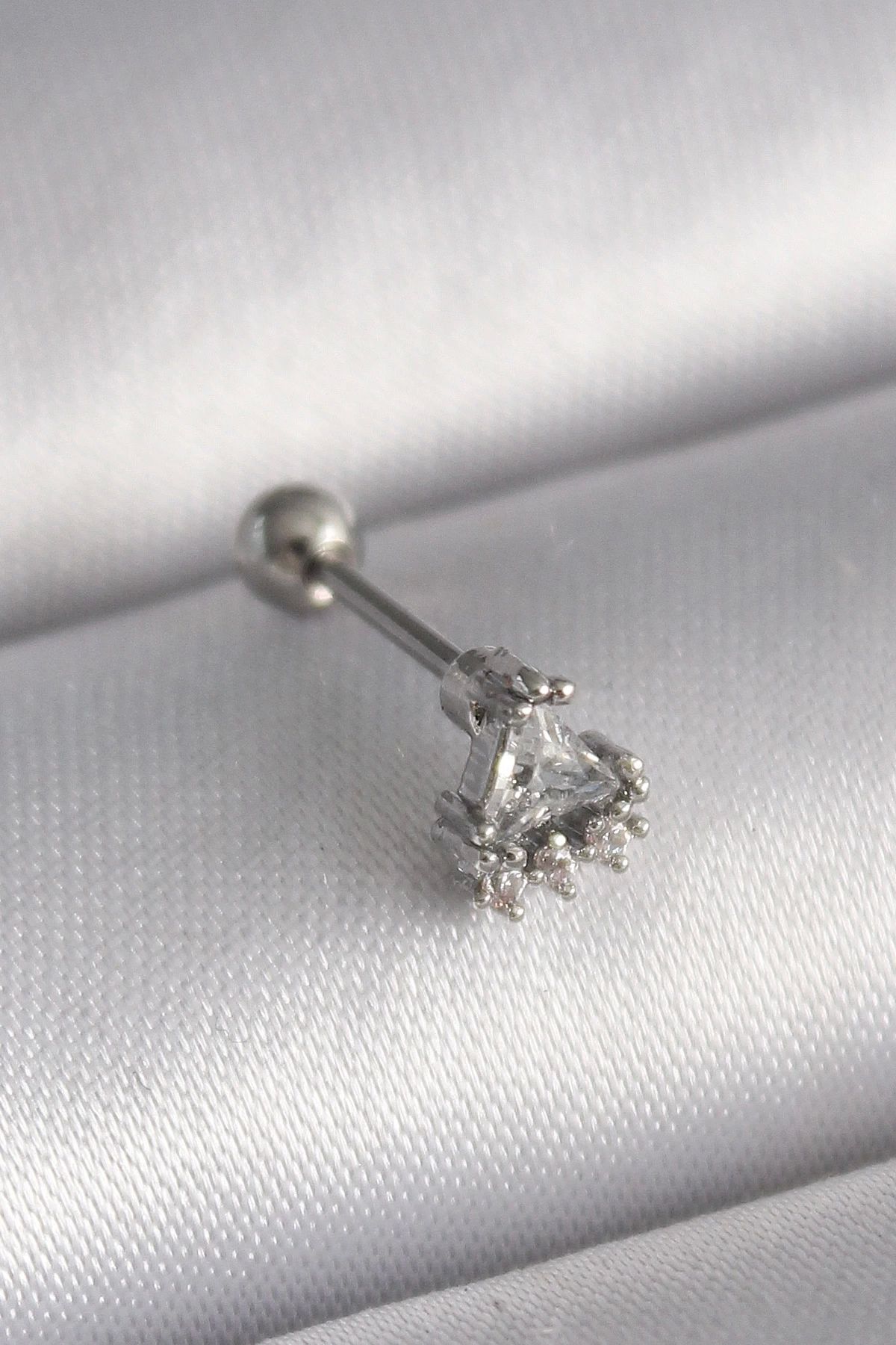 Generic 316L Çelik Gümüş Renk Üçgen Zirkon Taşlı Tragus Piercing