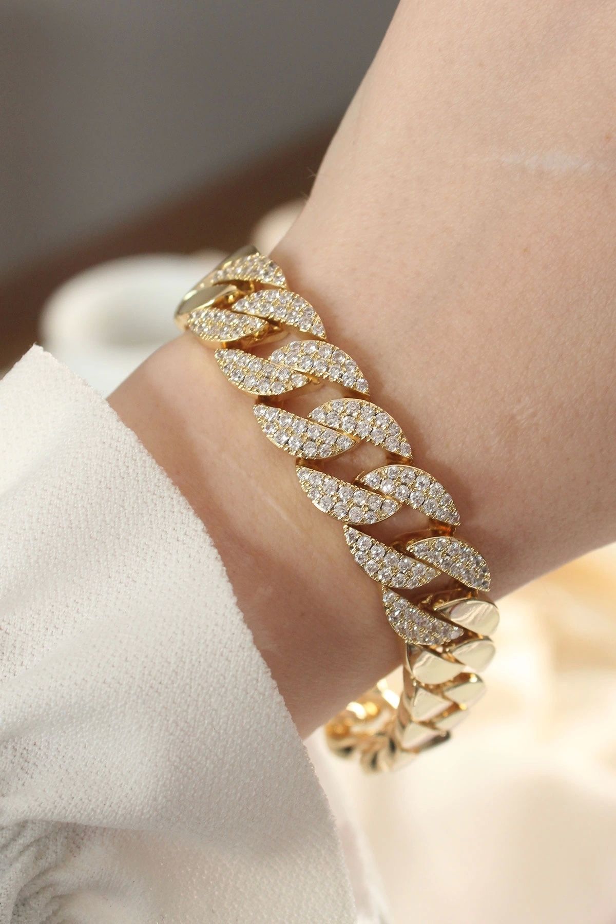 Clariss Vip Seri Pirinç Ortası Zirkon Taşlı Gold Renk Gurmet Bileklik
