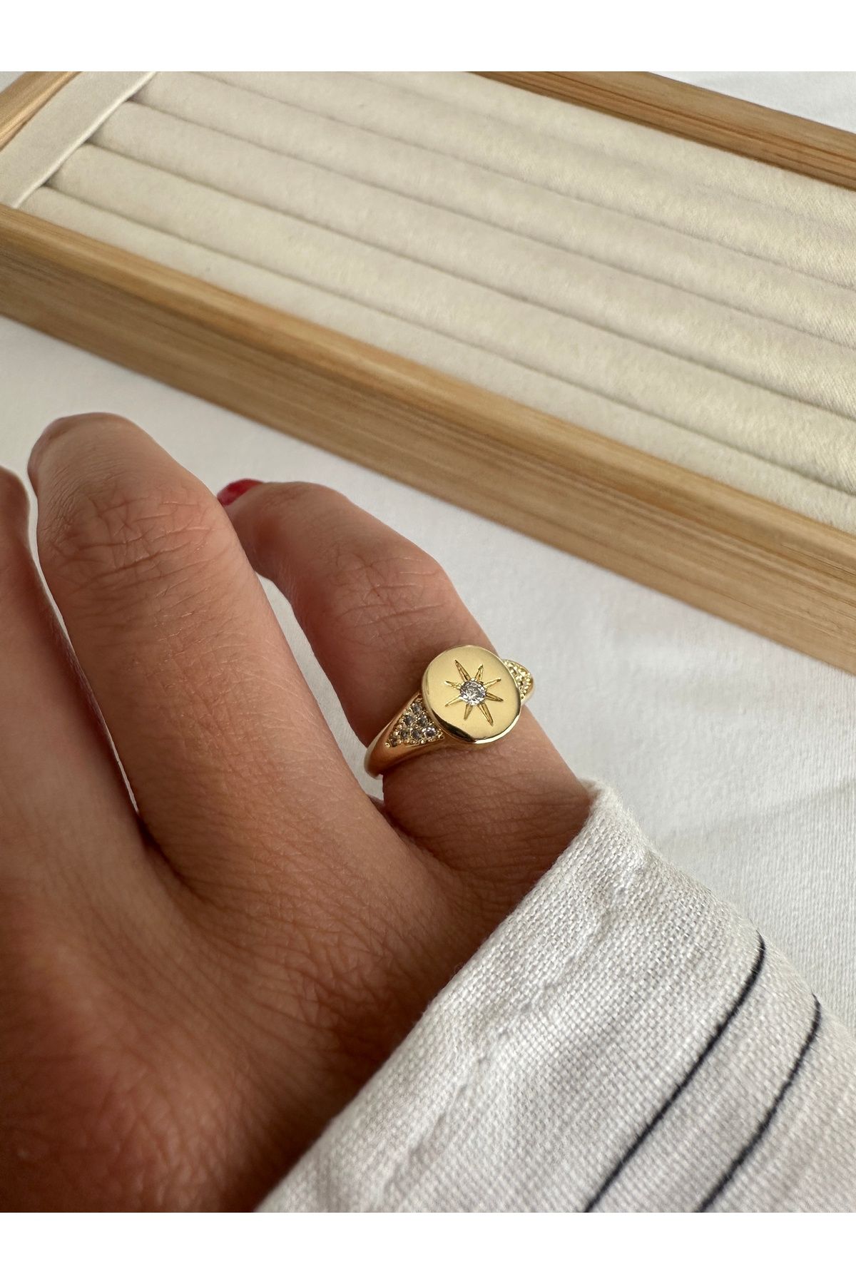 ringbox Gold Yıldızlı Taşlı Serçe Parmak Yüzüğü