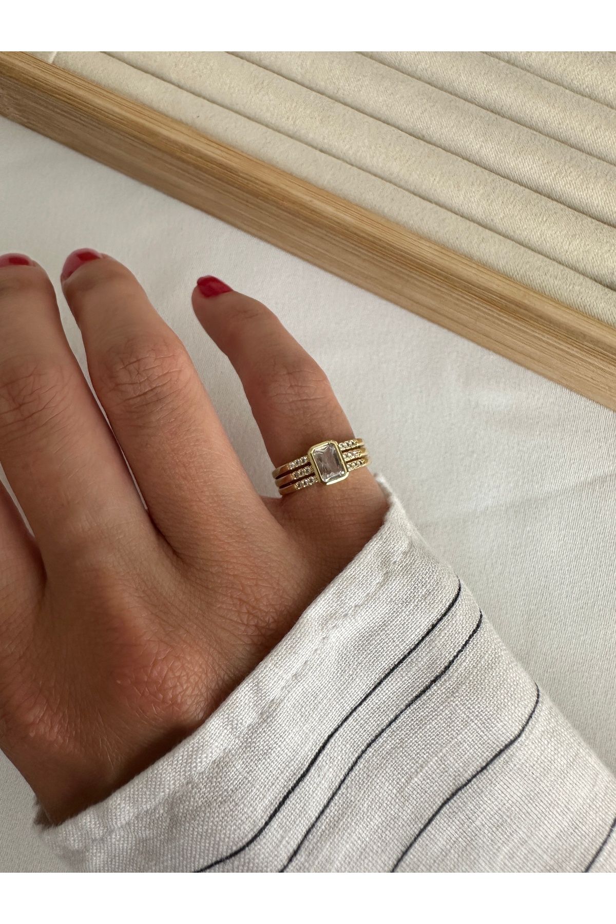 ringbox Gold Taşlı Serçe Parmak Yüzüğü