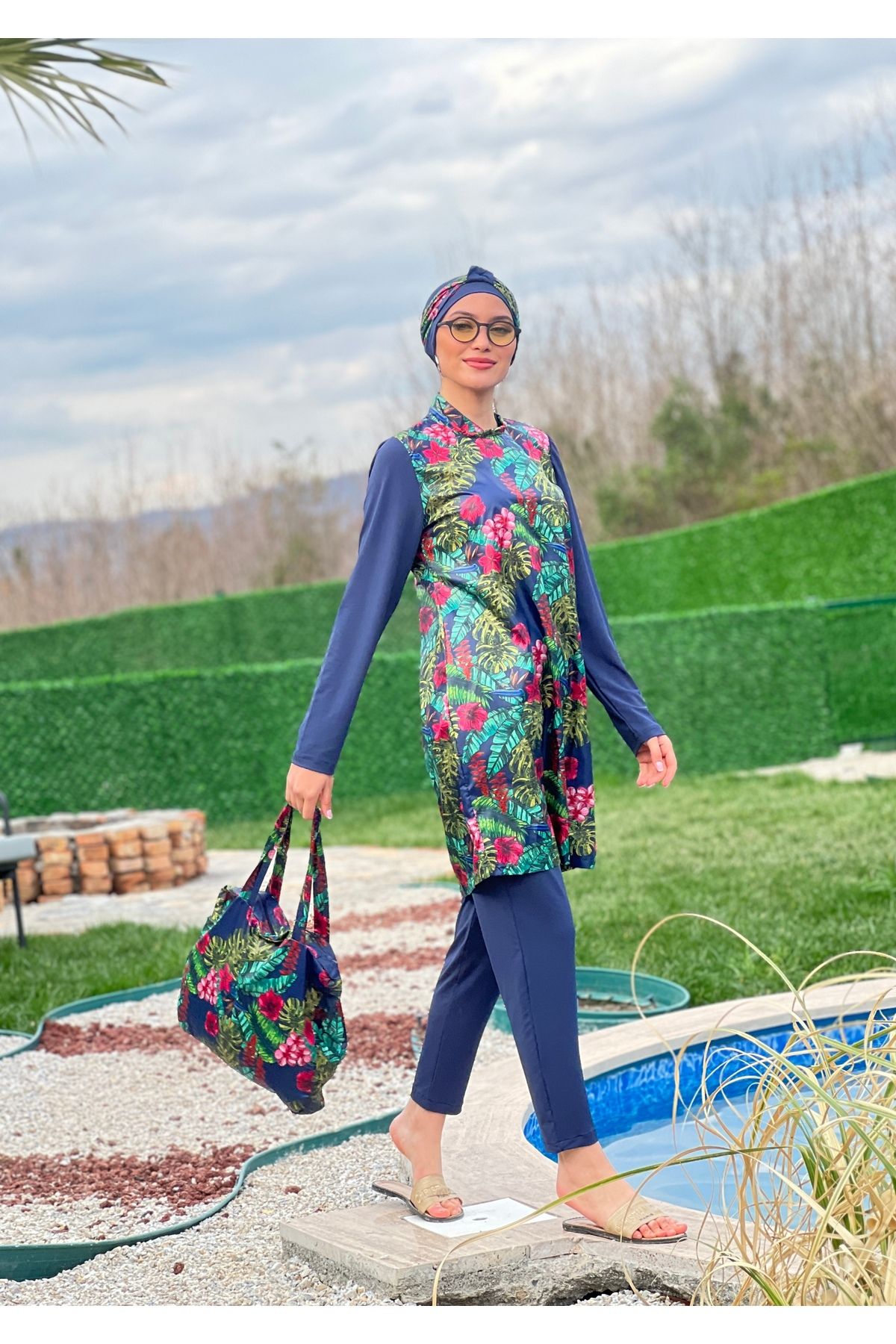 ButikKardelen Camelya Çiçek Desenli Tam Kapalı Tesettür Mayo Çantalı Tk 10032