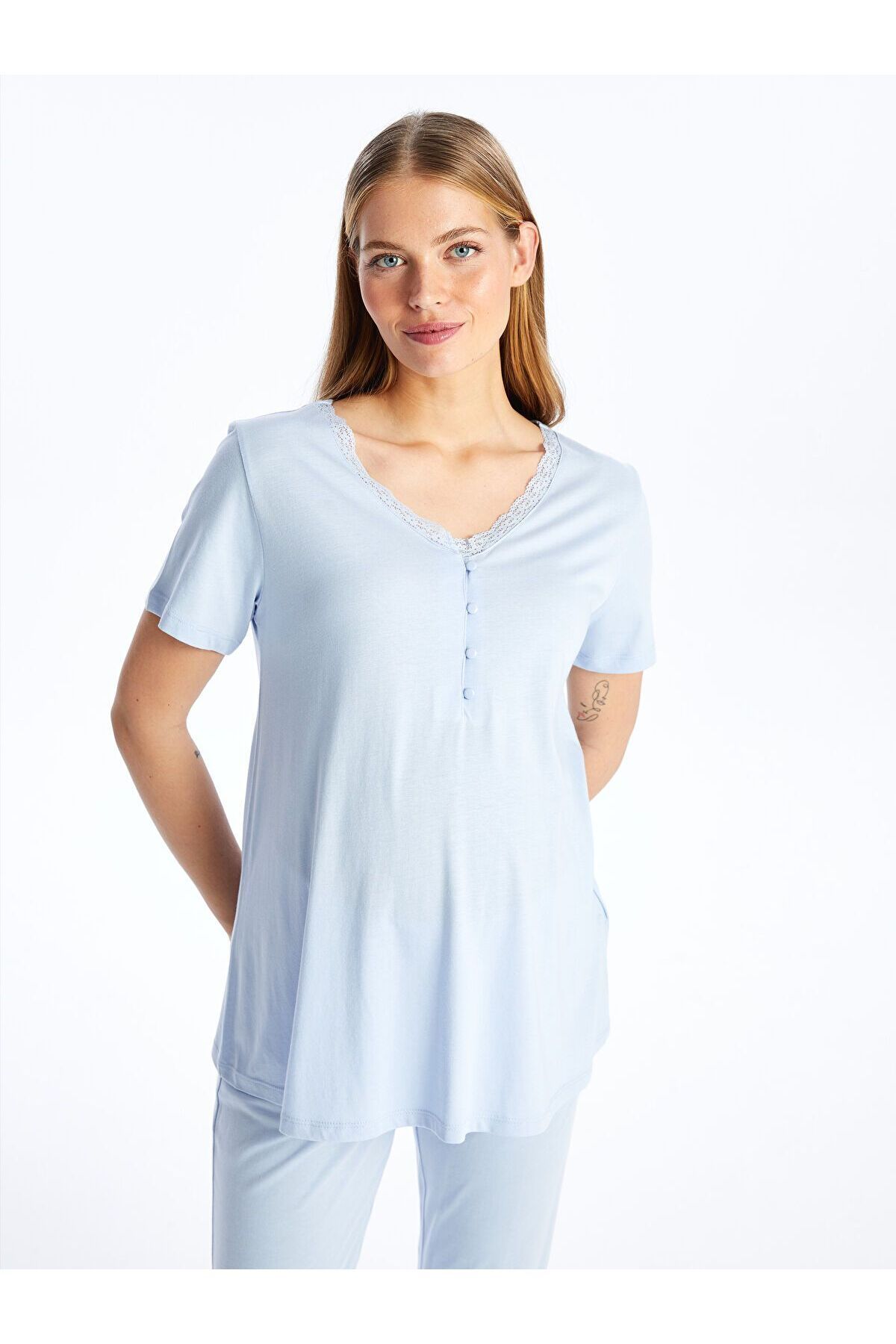 LC Waikiki V Yaka Dantel Detaylı Kısa Kollu Hamile Pijama Takımı