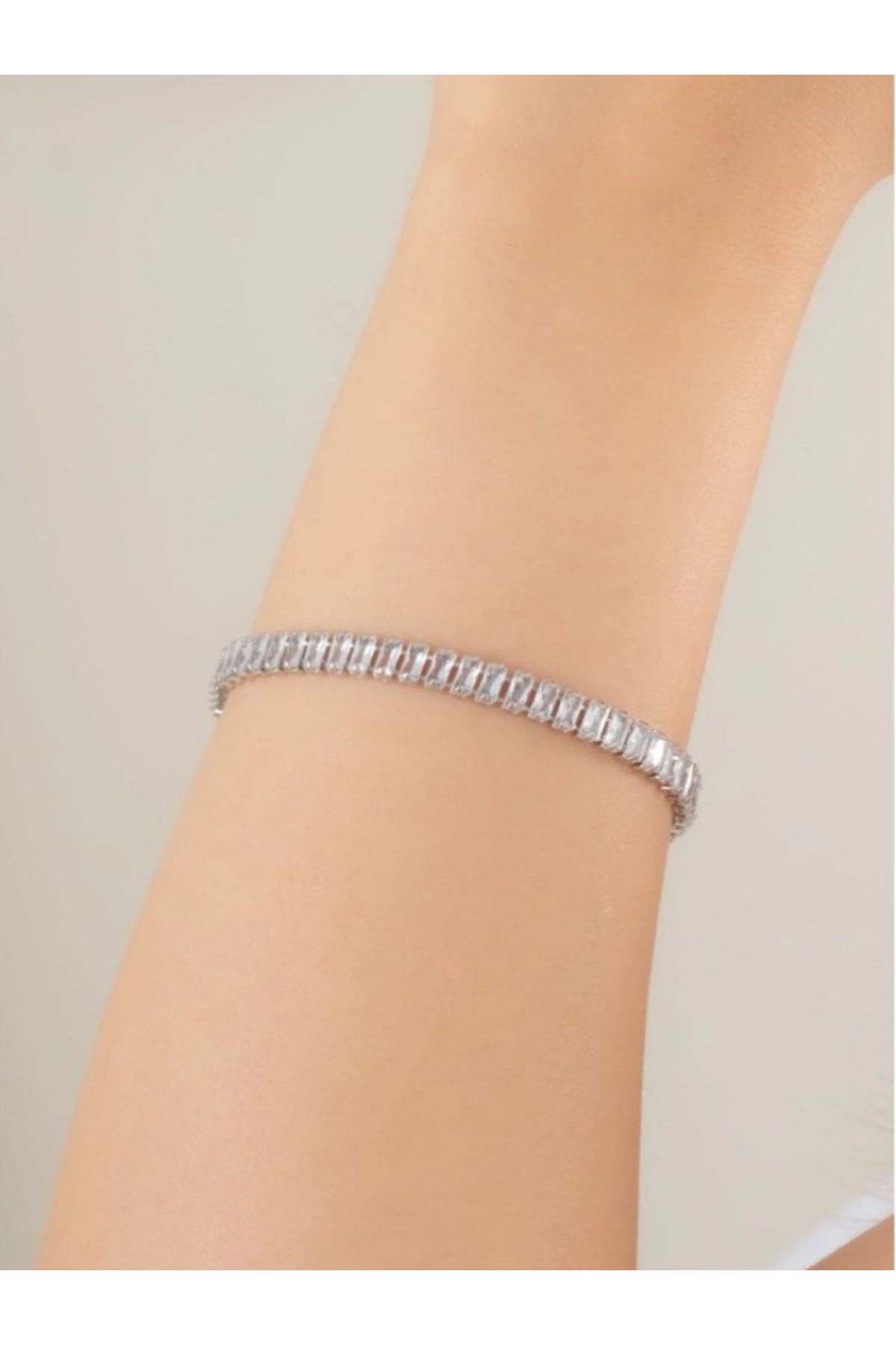 Fashion Jewellery Gümüş Renk Baget Taşlı Işıltılı VIP Bileklik