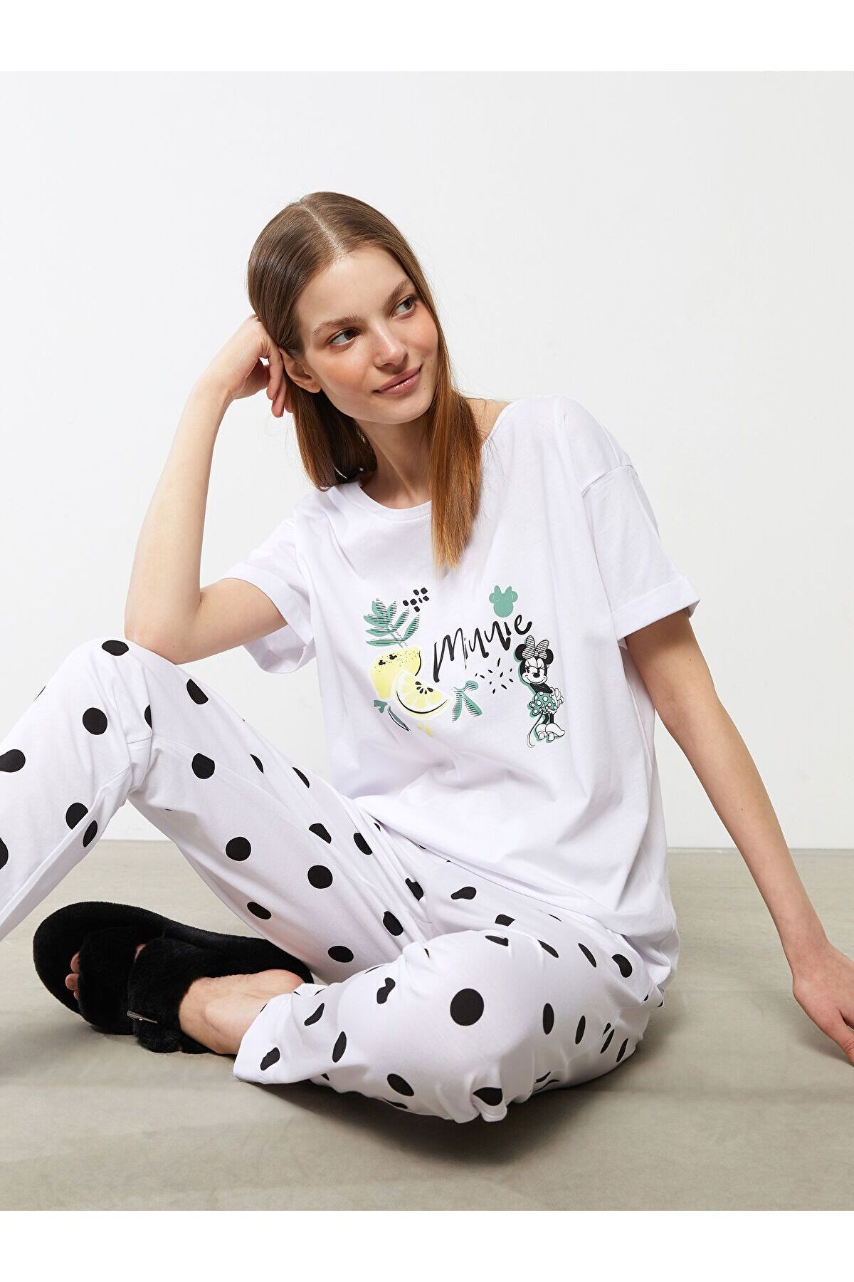 LC Waikiki Bisiklet Yaka Minnie Mouse Baskılı Kısa Kollu Pamuklu Kadın Pijama Takımı