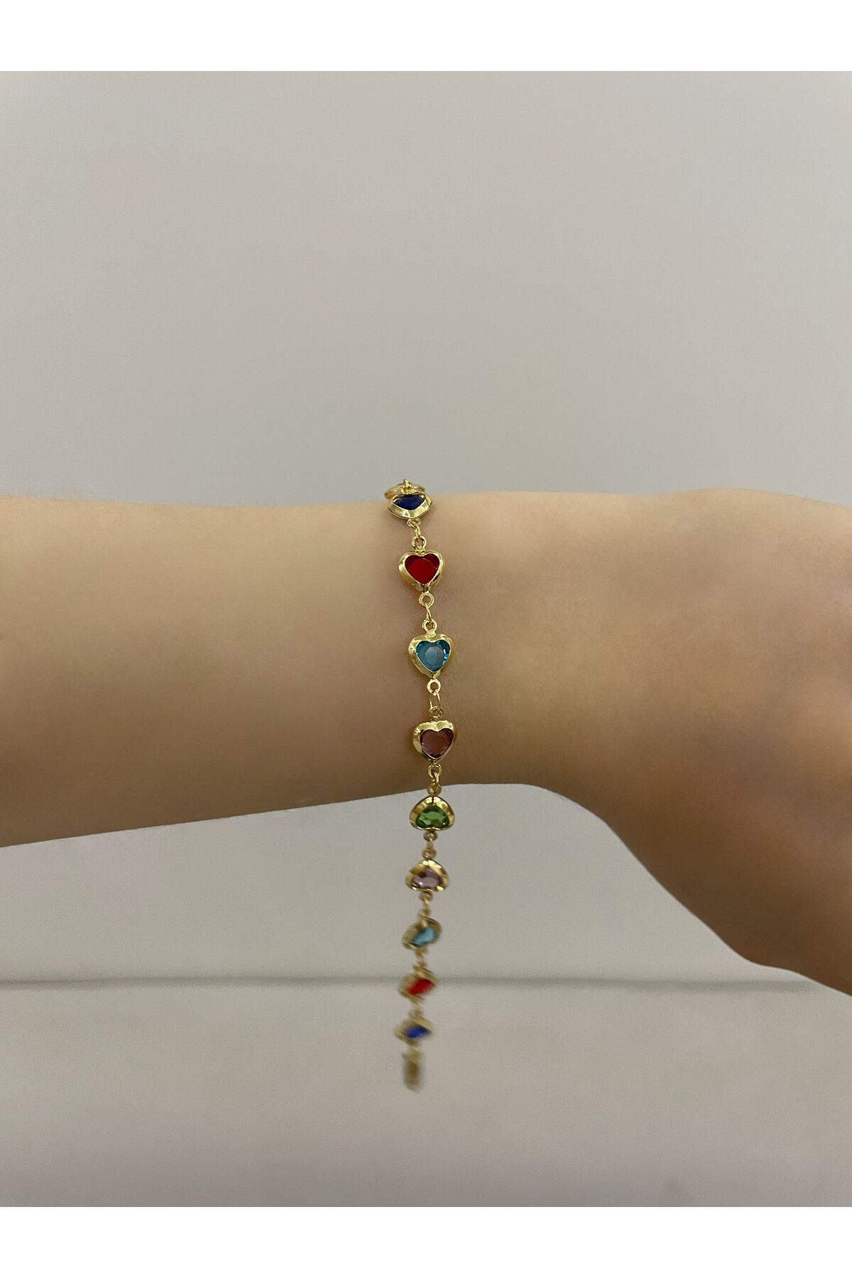 Staınless Kalpli Renkli Zirkon Taşlı Gold Bileklik