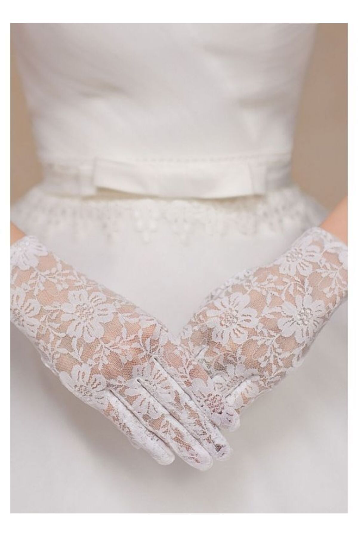 Butik Beyaz Renk Kısa Dantelli Eldiven