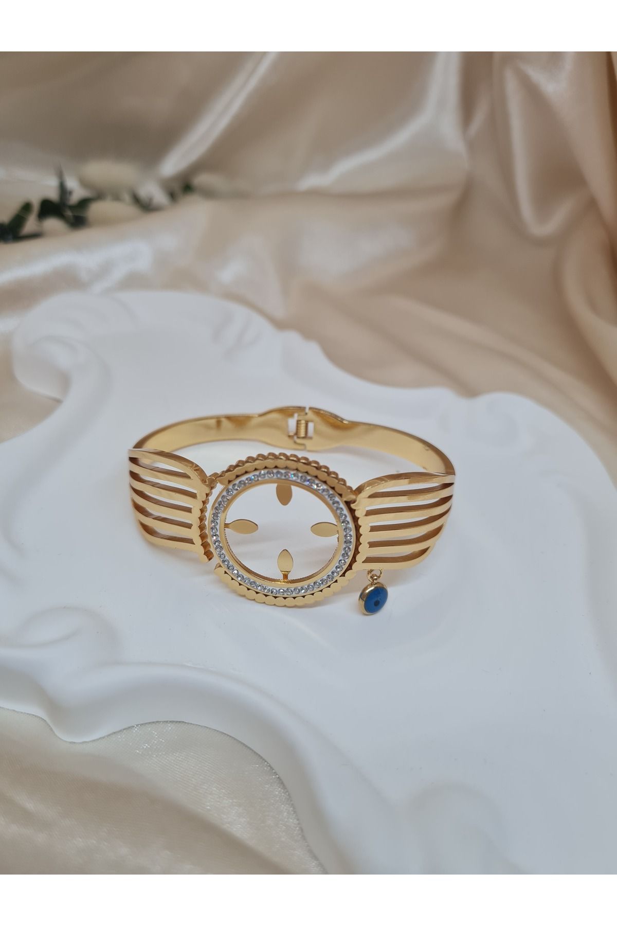 ZEYM Collection Geometrik Detaylı Nazar Boncuklu Bileklik – Altın Renk