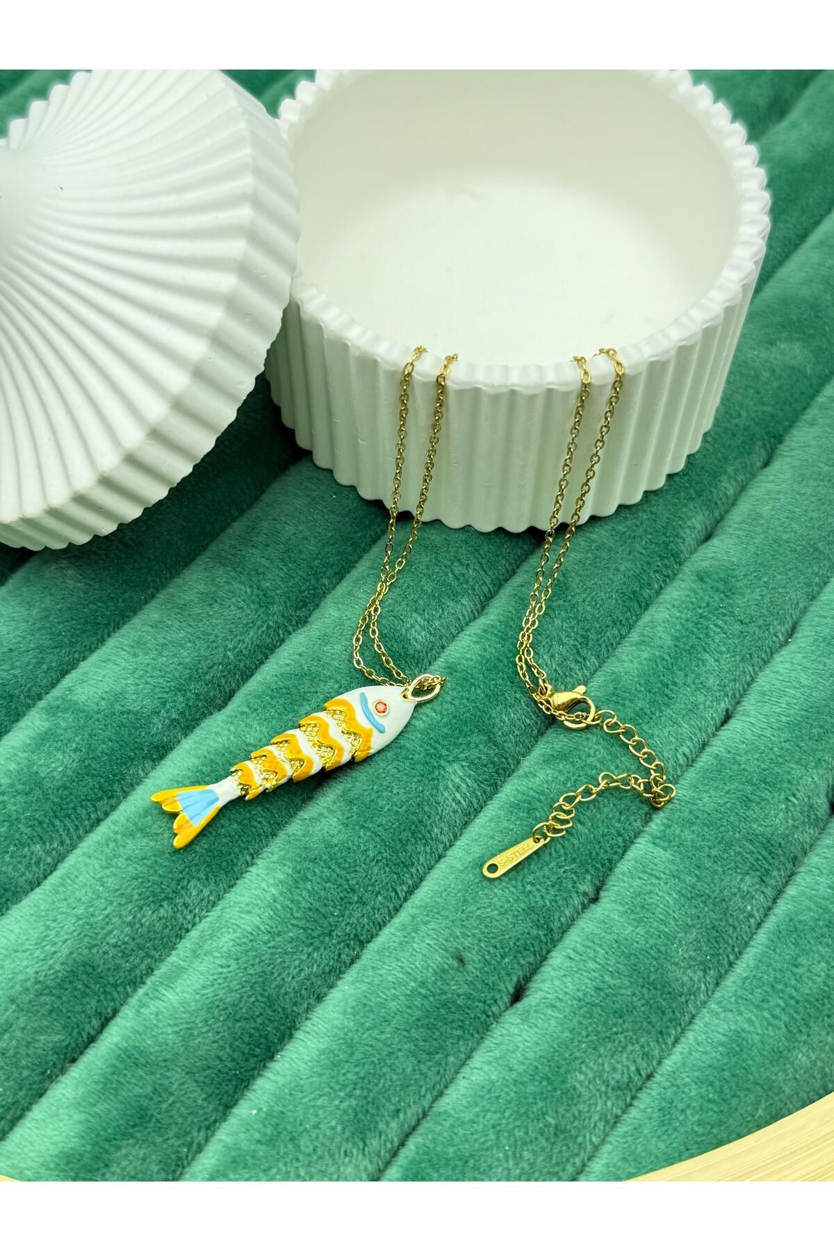 ilvesa shop Yeni Sezon Kararmaz Hareketli Renkli Balık Çelik Kolye