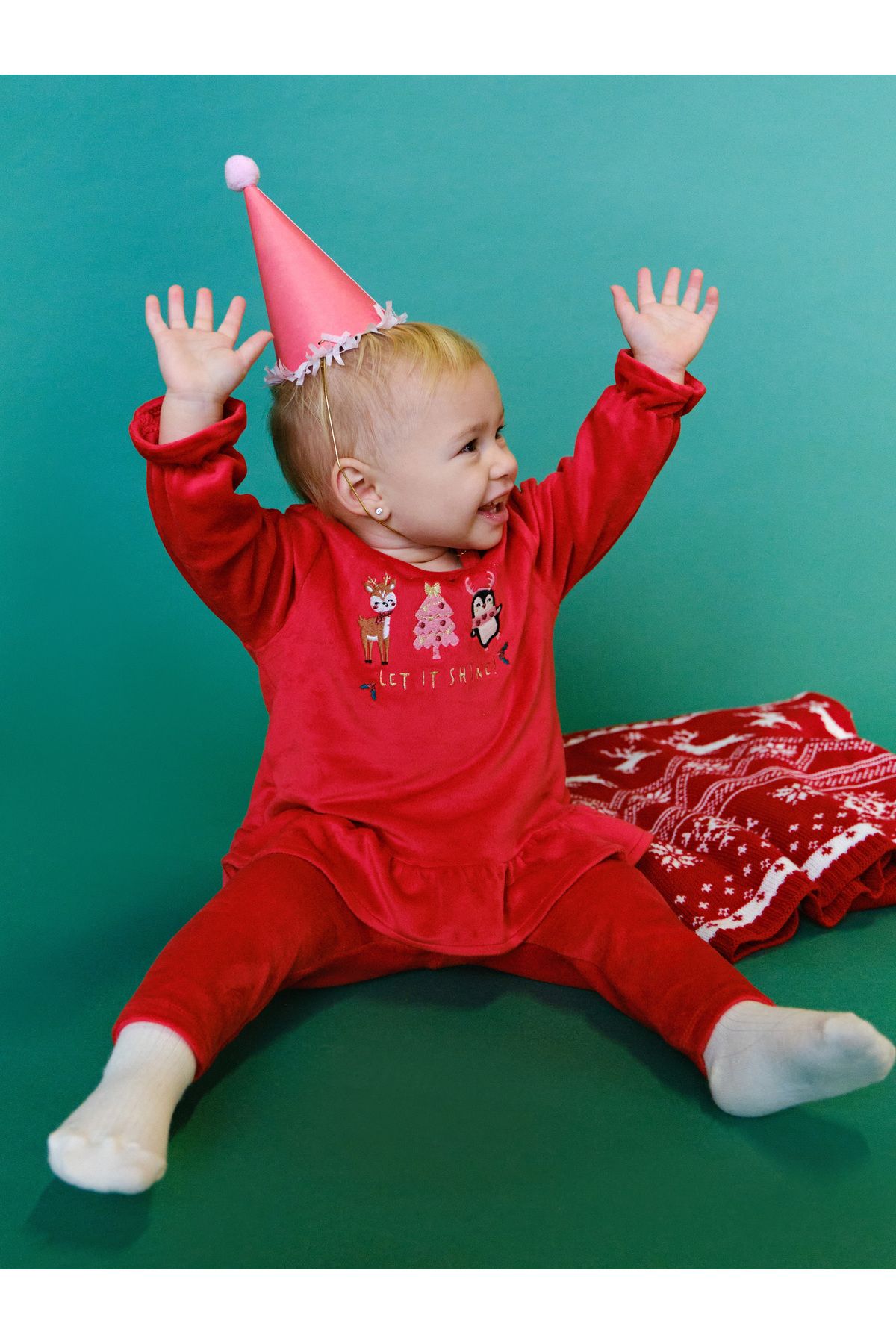 LC Waikiki Yılbaşı Temalı Kadife Kız Bebek Pijama Takımı