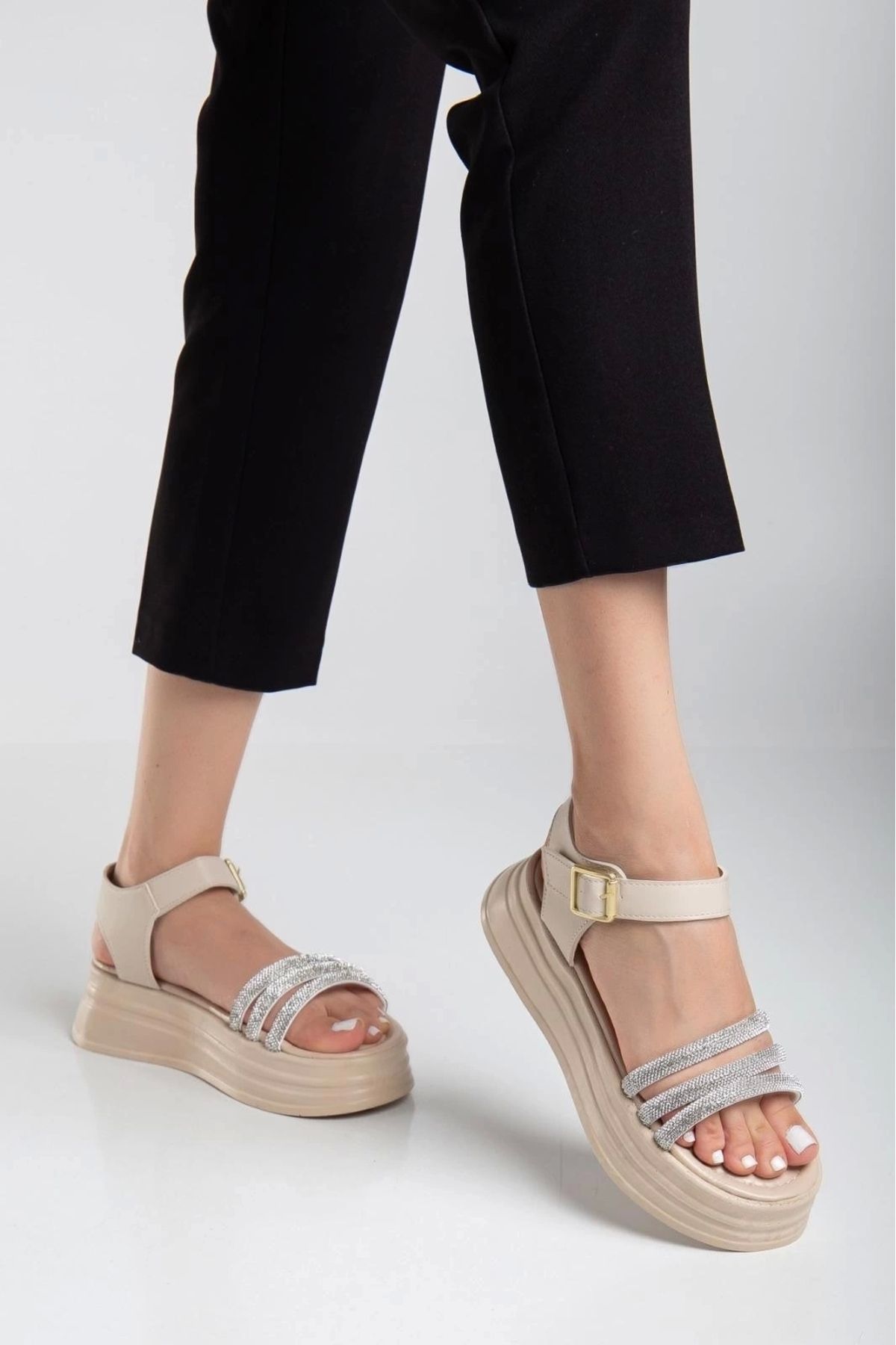 meSga butik Lalen Bej Cilt Kemerli Sandalet