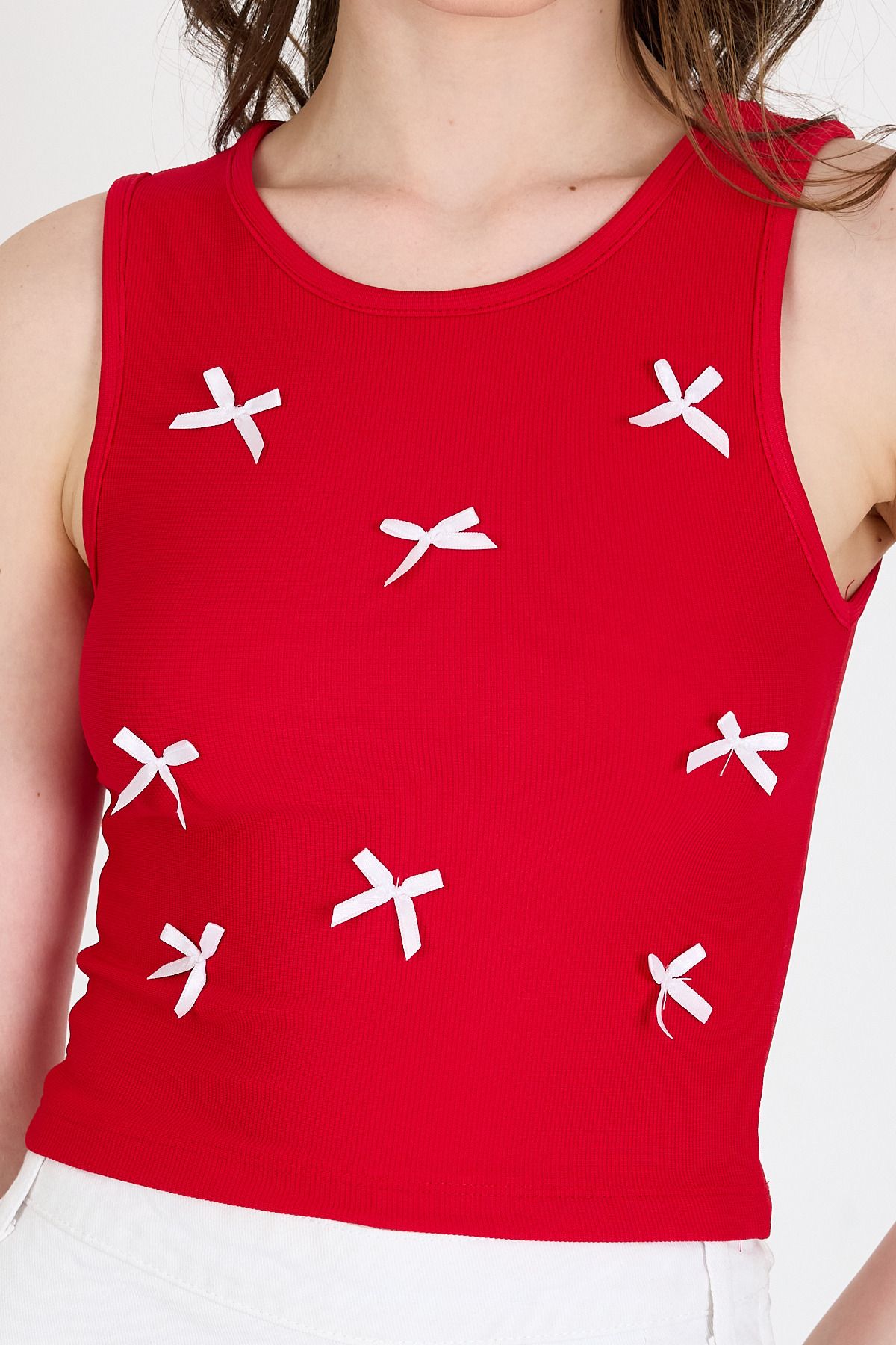 Rays-Red Bow Embroidered Crop Knitted Undershirt 0849 4