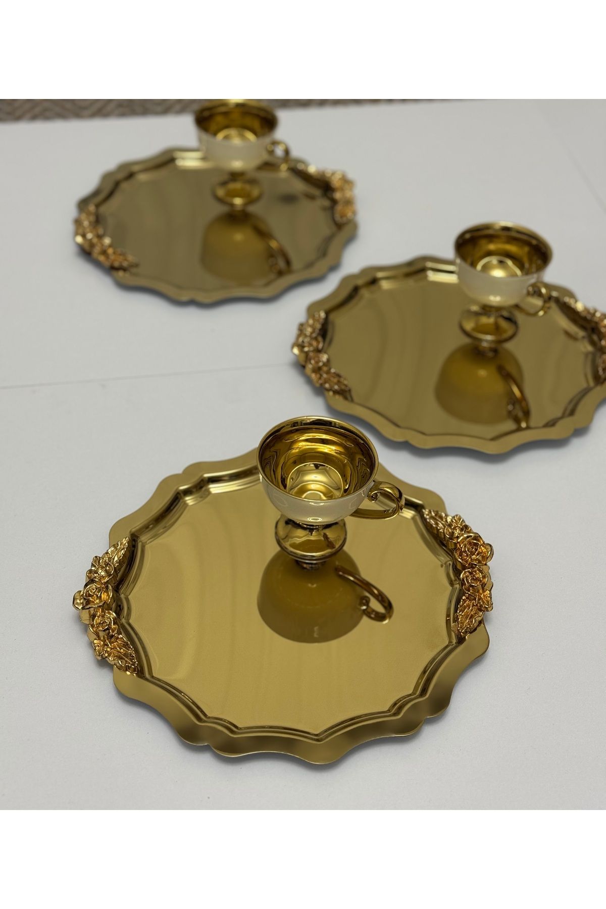 SEVA ÇELİK 6 ADET GOLD YUVARLAK DALGALI GOLD KULPLU SERVİS VE SUNUM TEPSİSİ 20*25 CM