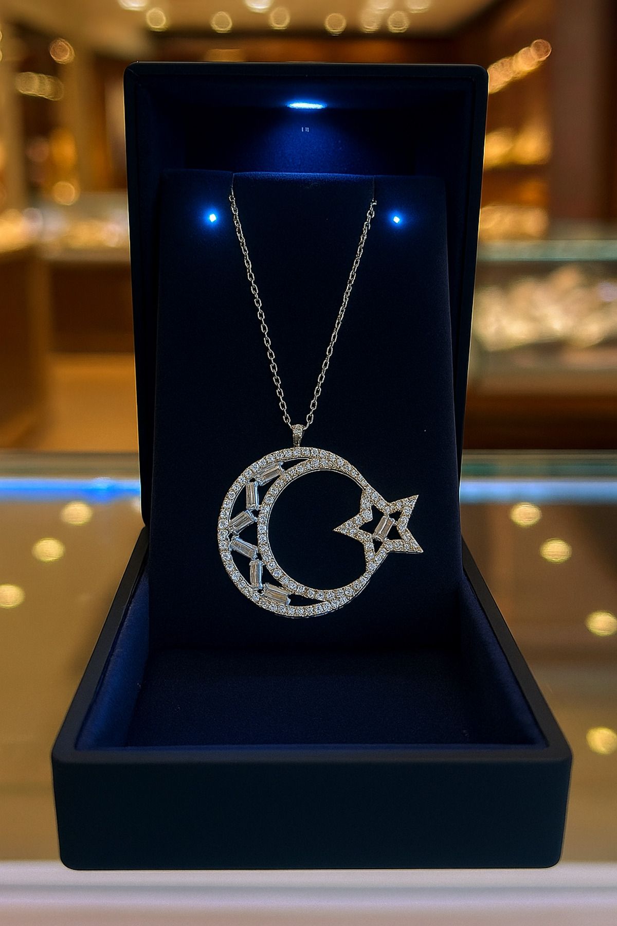 KAR DİAMOND Gümüş Rodyumlu Baget Taşlı Ay Yıldız Gümüş Kolye - Sertifikalı Işıklı Kutuda