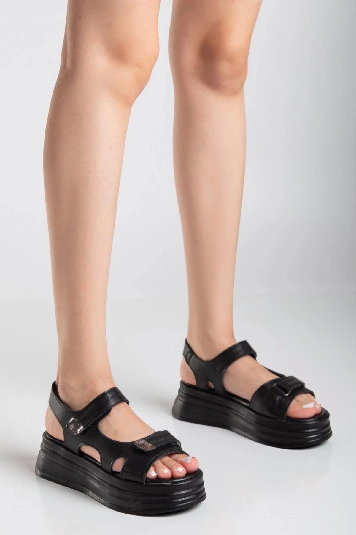 BellevieStore Saide Siyah Cilt Cırt Cırtlı Sandalet