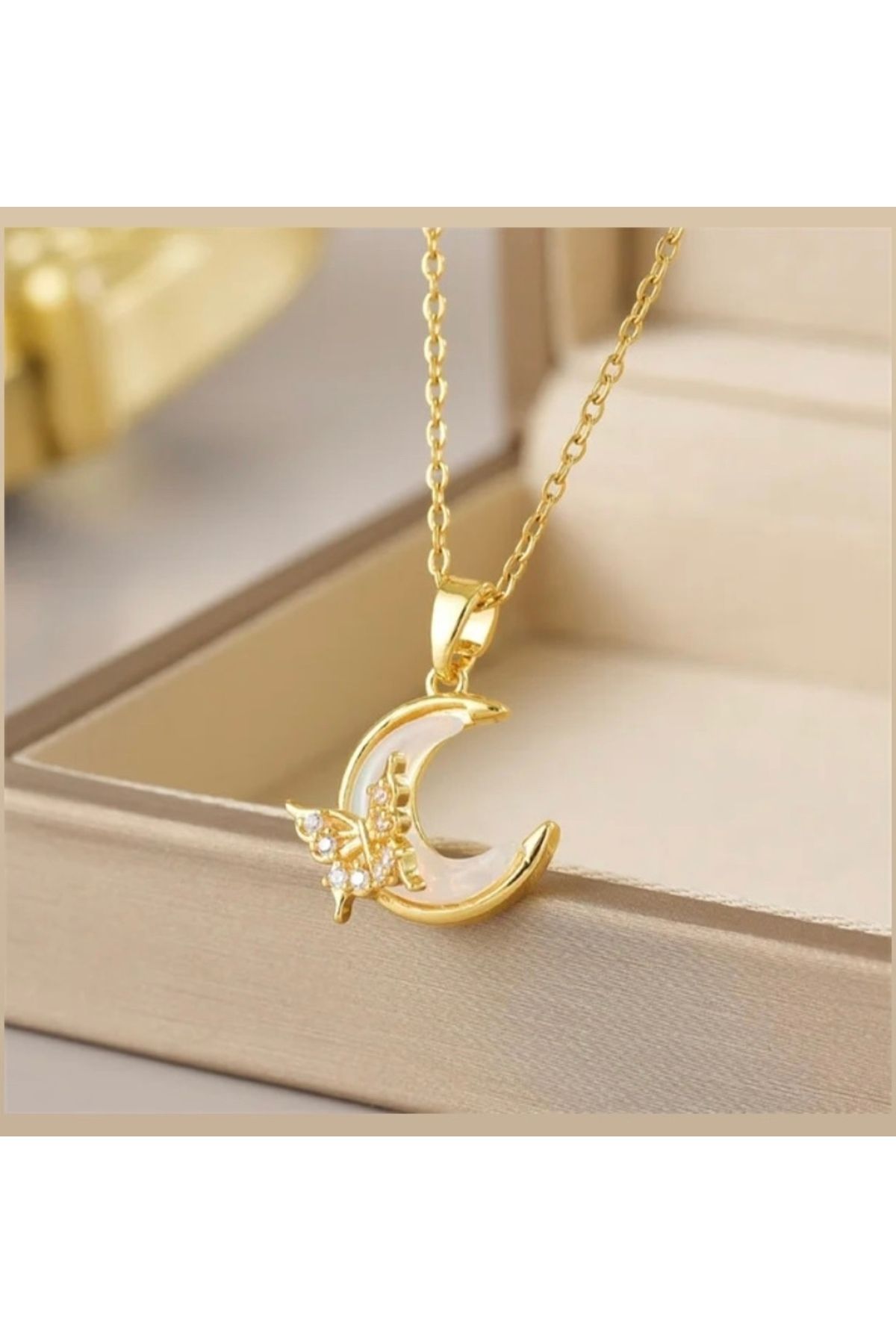 ANGELSS JEWELLERY Ay Kelebek Gold Hologram Kolye (Kelebek Ay Gold Kolye Şık Hediye Zirkon Taşlı Kolye)
