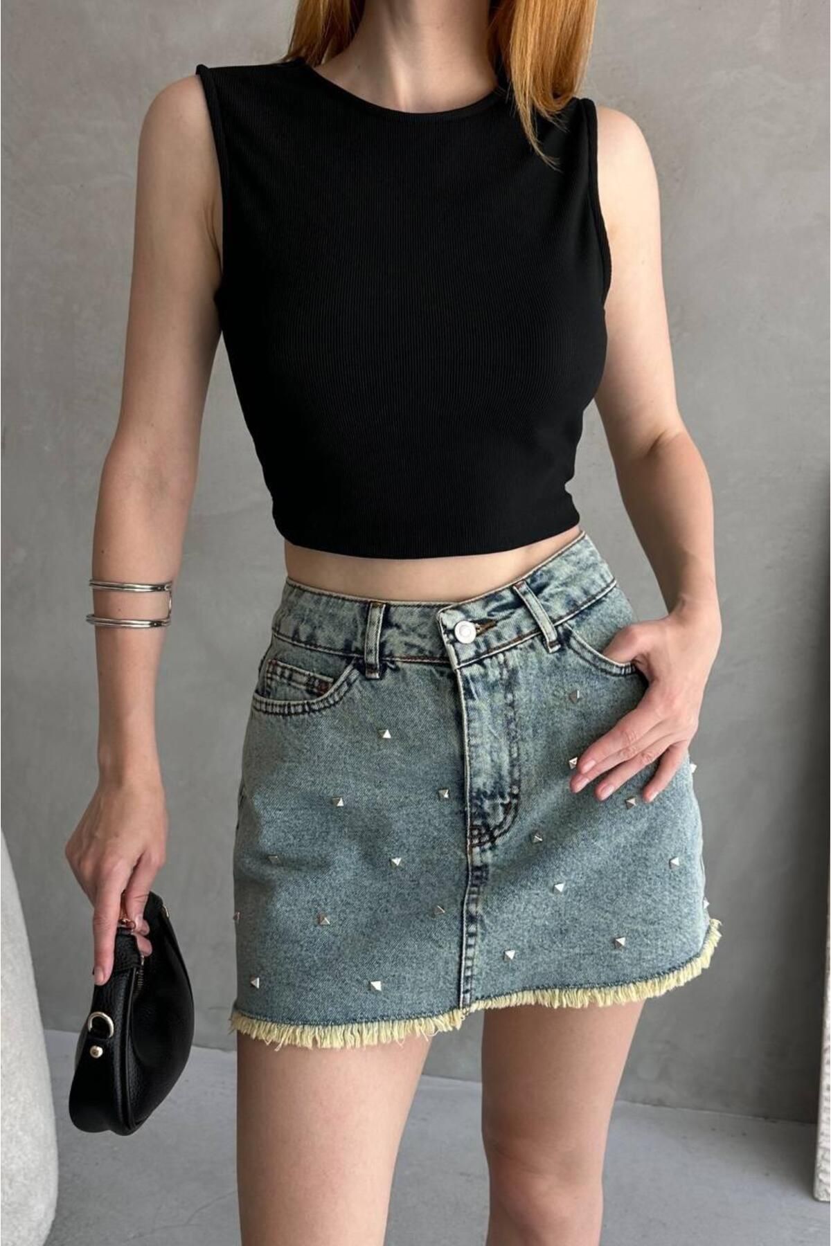 GVN Sırtı Kemer Detaylı Kaşkorse Crop Bluz