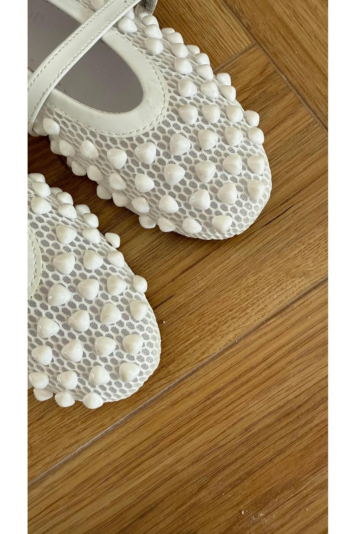 Eataly Shoes Boncuk Detaylı Beyaz File Babet