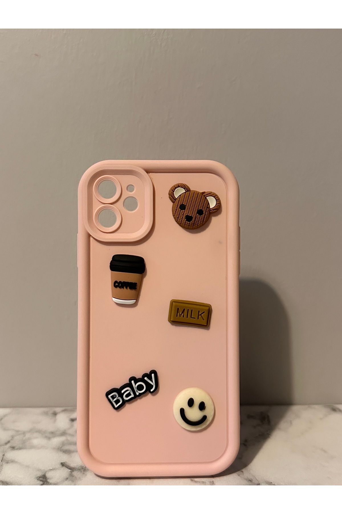 KILIF DEPOSU APPLE İPHONE 11 UYUMLU 3D FİGÜRLÜ KABARTMA AYICIK TEMALI PEMBE SİLİKON KAPAK TELEFON KILIFI