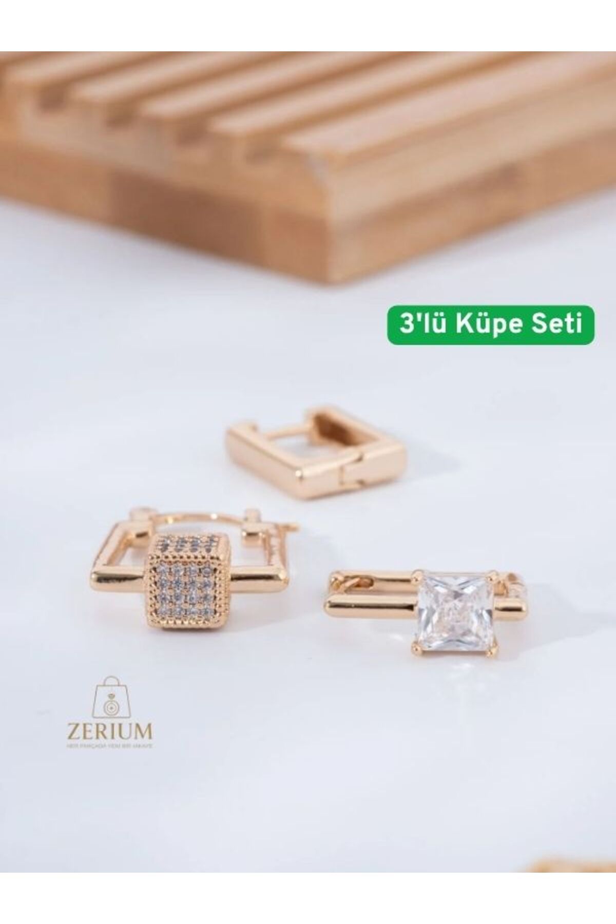 ZERİUM Işıltılı ve Şık Elegant Kare Üçlü Küpe Seti