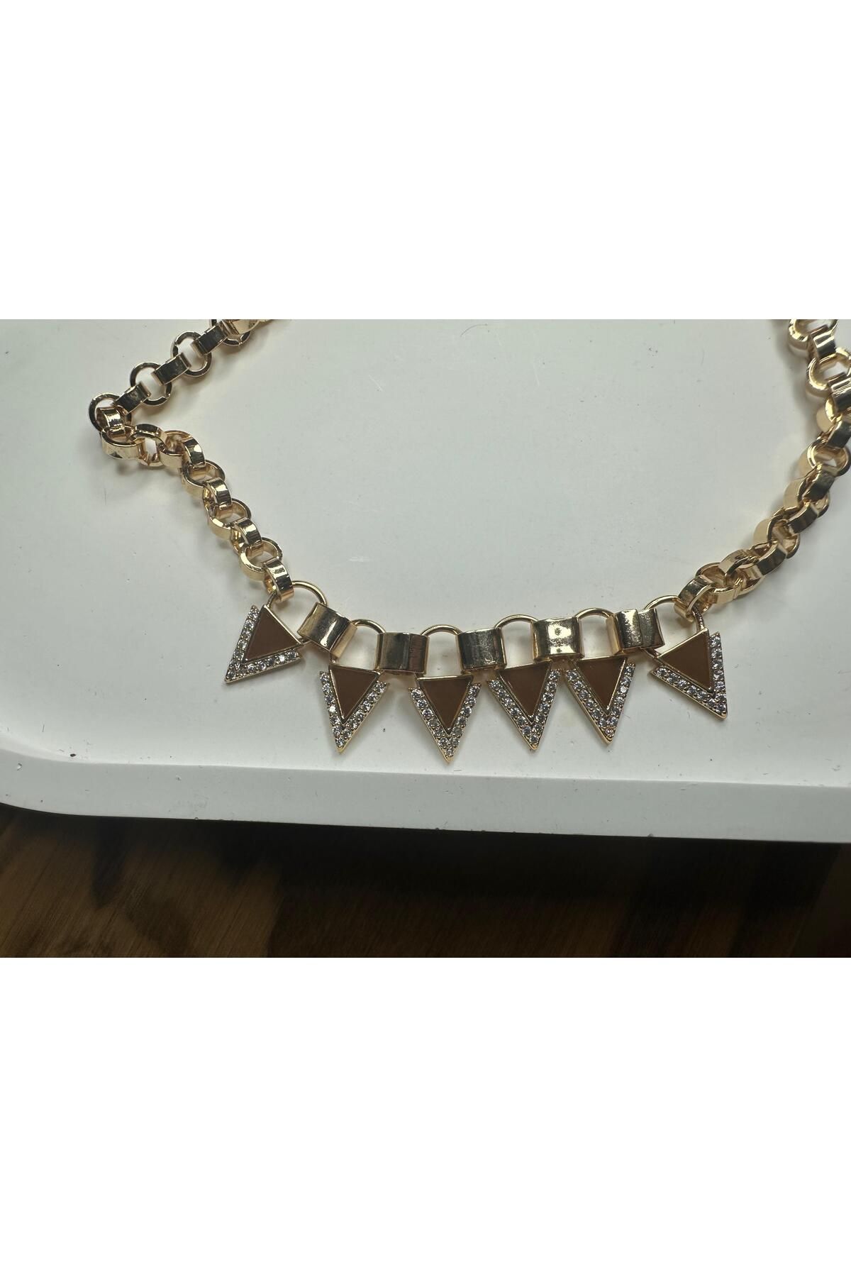 Lorinya Butik Üçgen Detaylı Kolye