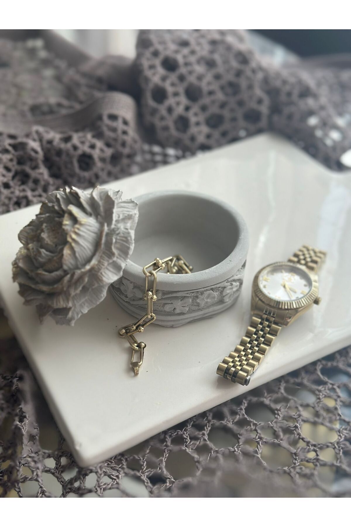 DEKORANLA Gri-Gold Antik Desenli Kapaklı Mini Takı Kutusu, şık ve kullanışlı tasarım
